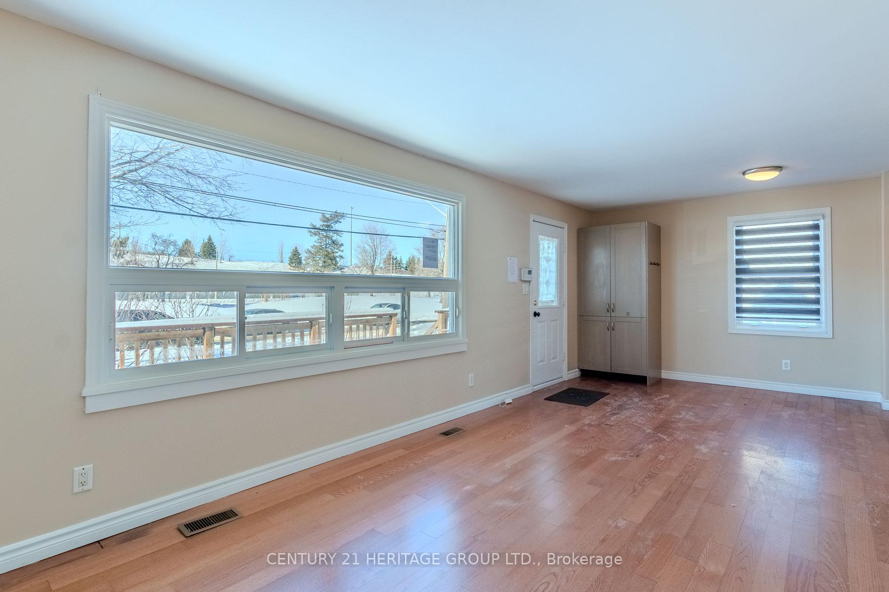 Photo 5 of 2232 Queensway Drive, Burlington, Freeman — HOMEH