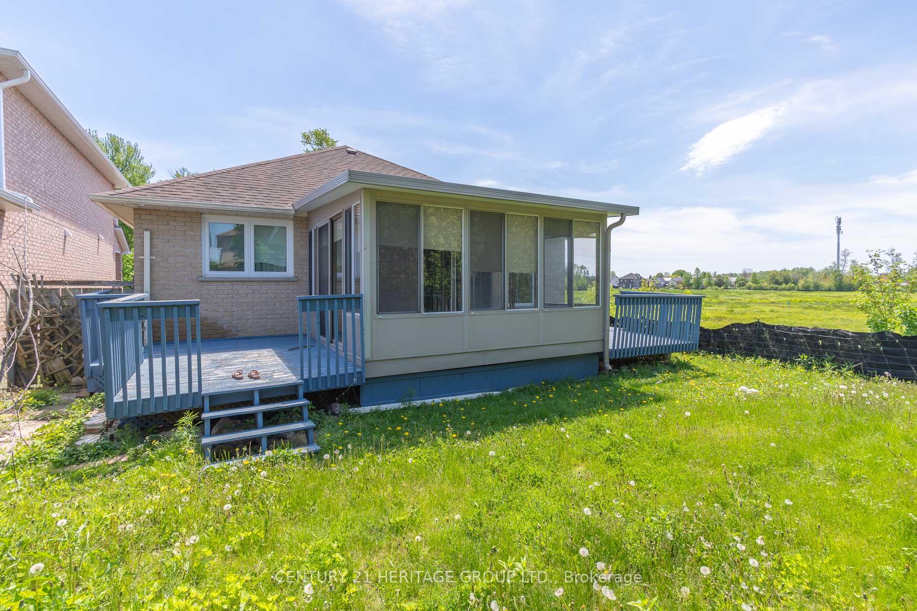 Photo 5 of 305 Sandringham Drive, Clarington, Courtice — HOMEH
