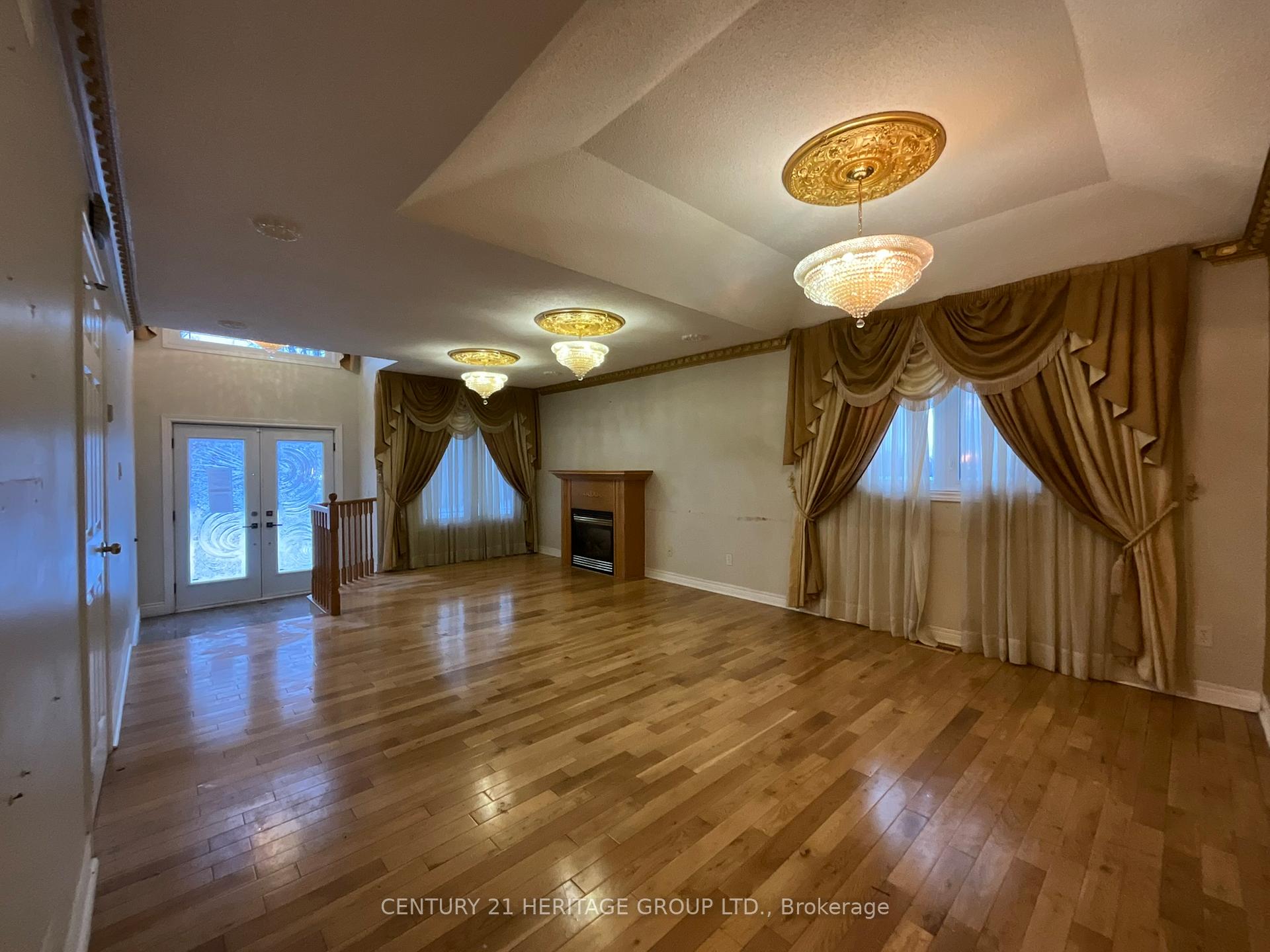 Photo 10 of 305 Sandringham Drive, Clarington, Courtice — HOMEH