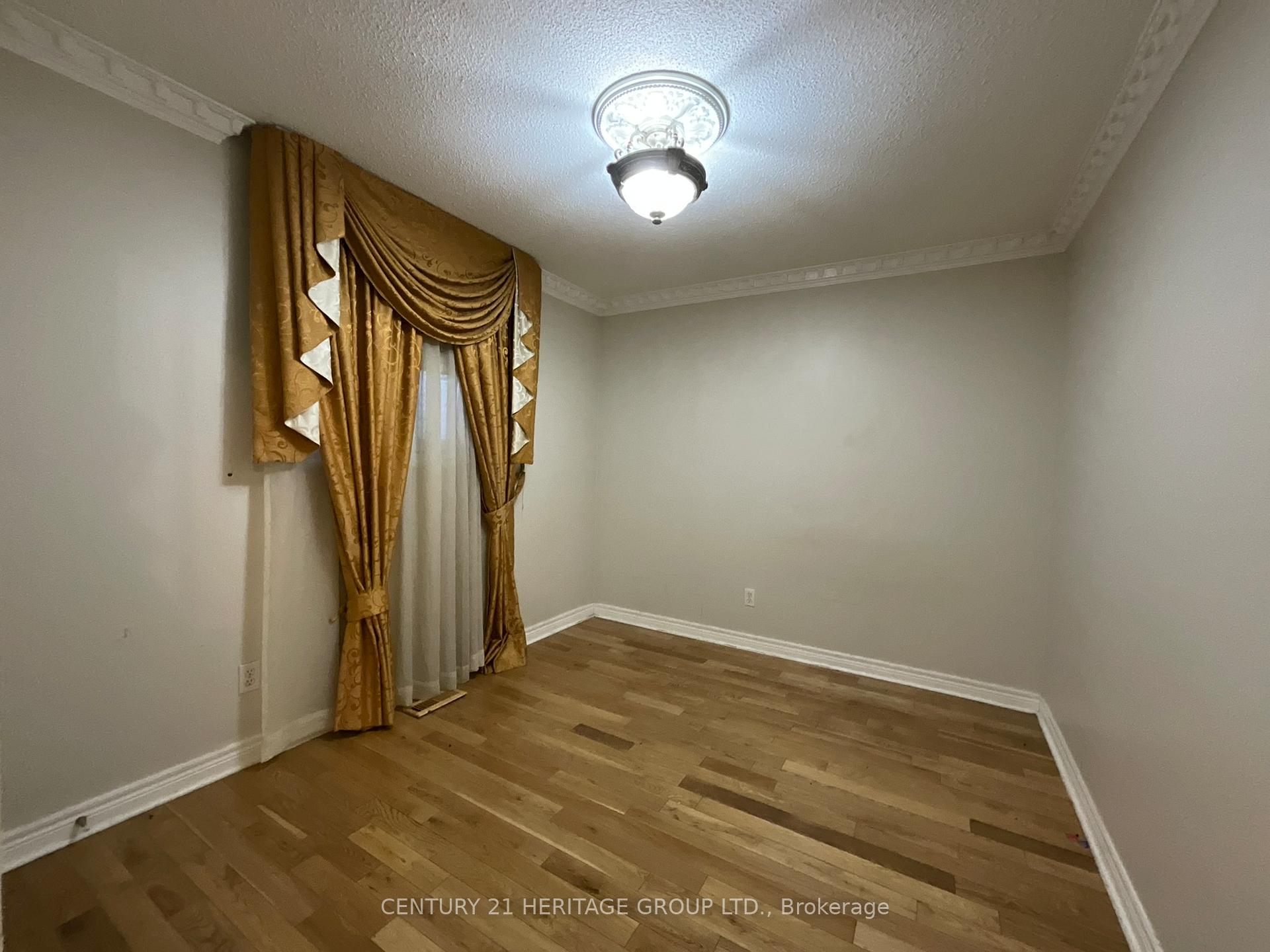 Photo 12 of 305 Sandringham Drive, Clarington, Courtice — HOMEH