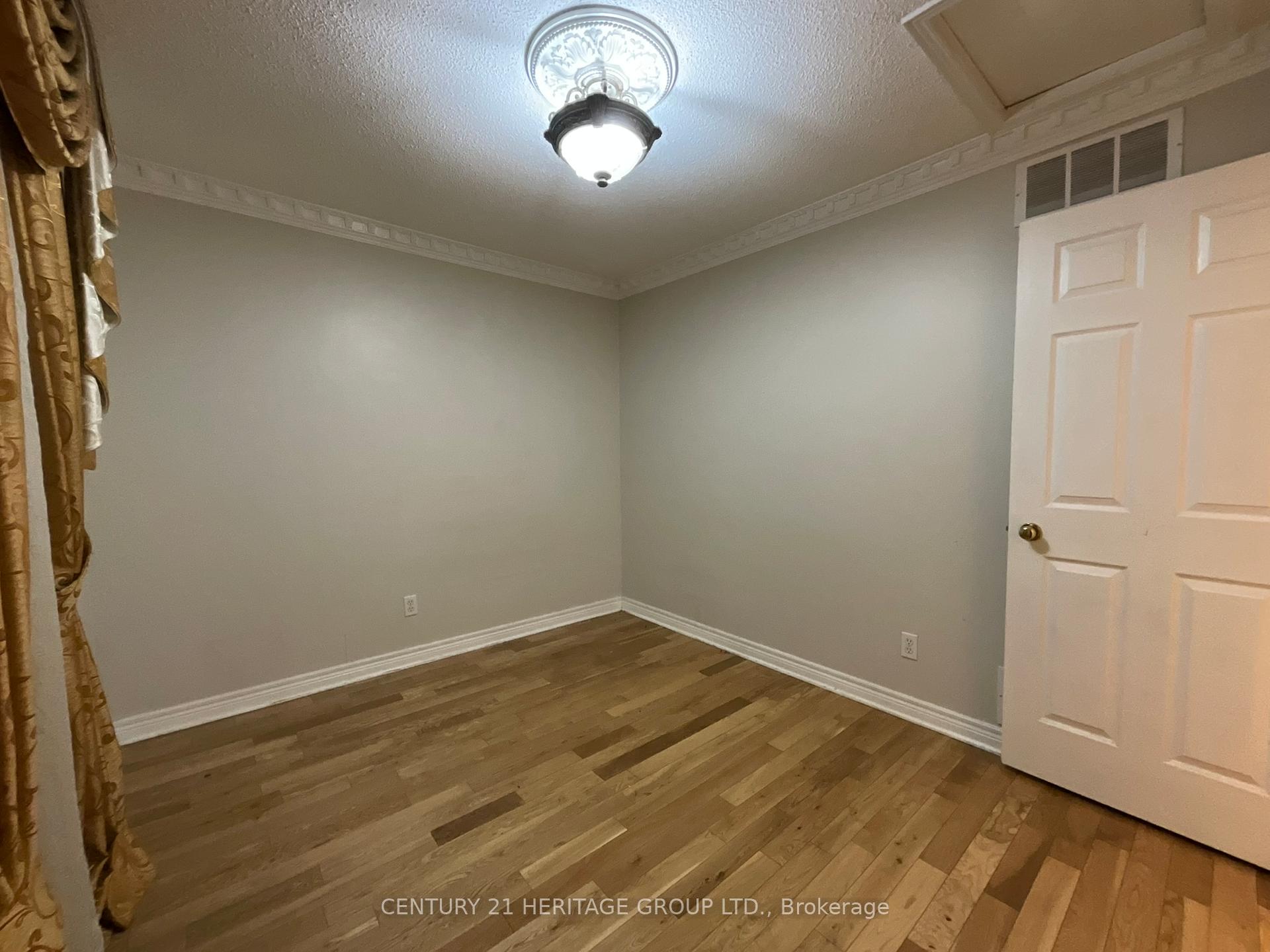 Photo 13 of 305 Sandringham Drive, Clarington, Courtice — HOMEH