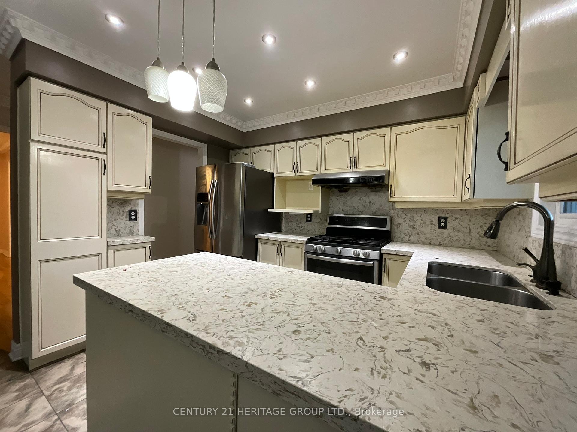 Photo 16 of 305 Sandringham Drive, Clarington, Courtice — HOMEH