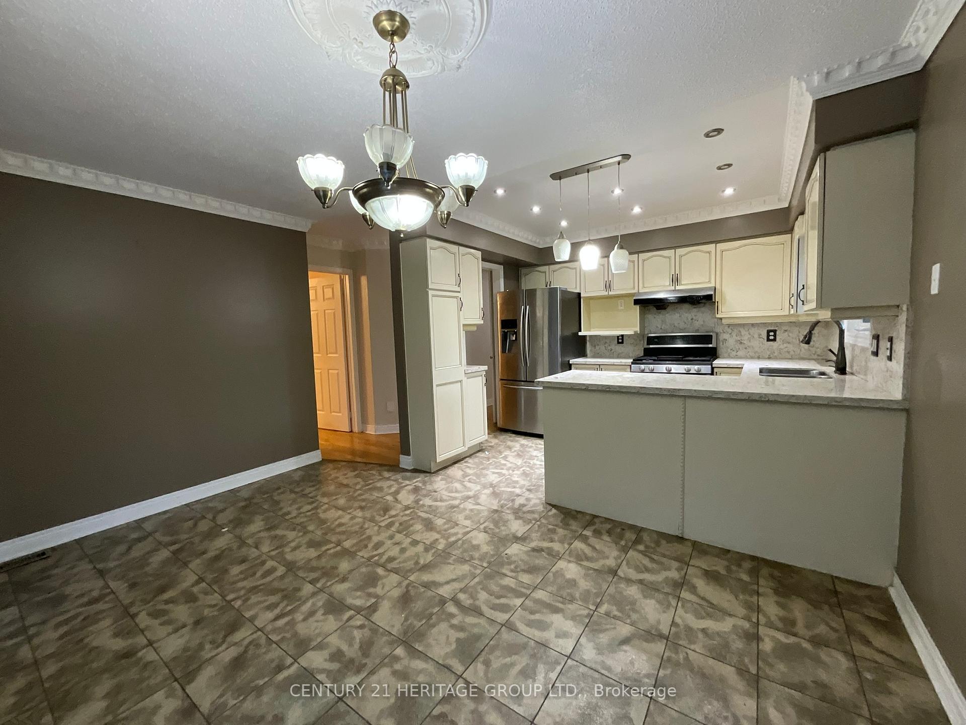 Photo 18 of 305 Sandringham Drive, Clarington, Courtice — HOMEH