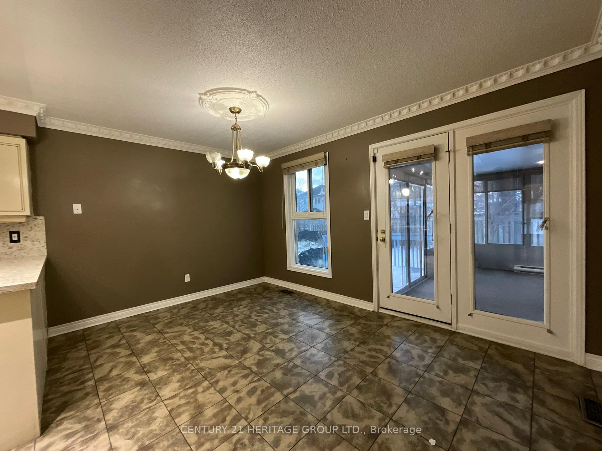 Photo 20 of 305 Sandringham Drive, Clarington, Courtice — HOMEH