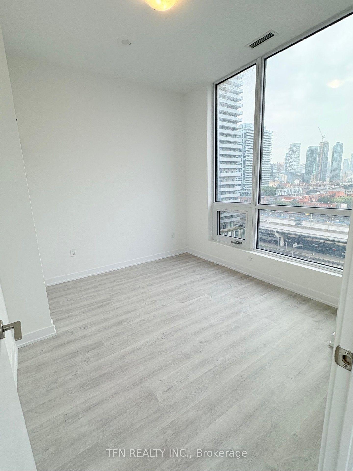 Photo 5 of Unit 1405, 15 Richardson Street, Toronto, Waterfront Communities — HOMEH