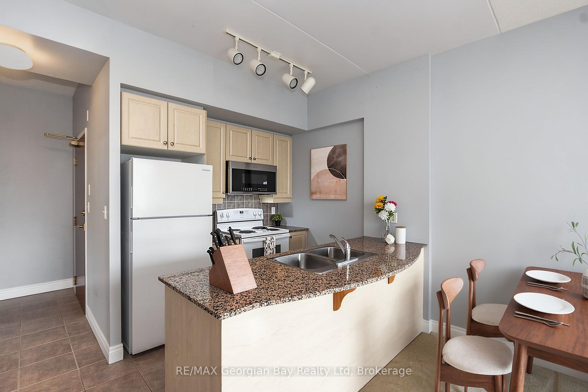 Photo 6 of Unit 415, 280 Aberdeen Boulevard, Midland — HOMEH