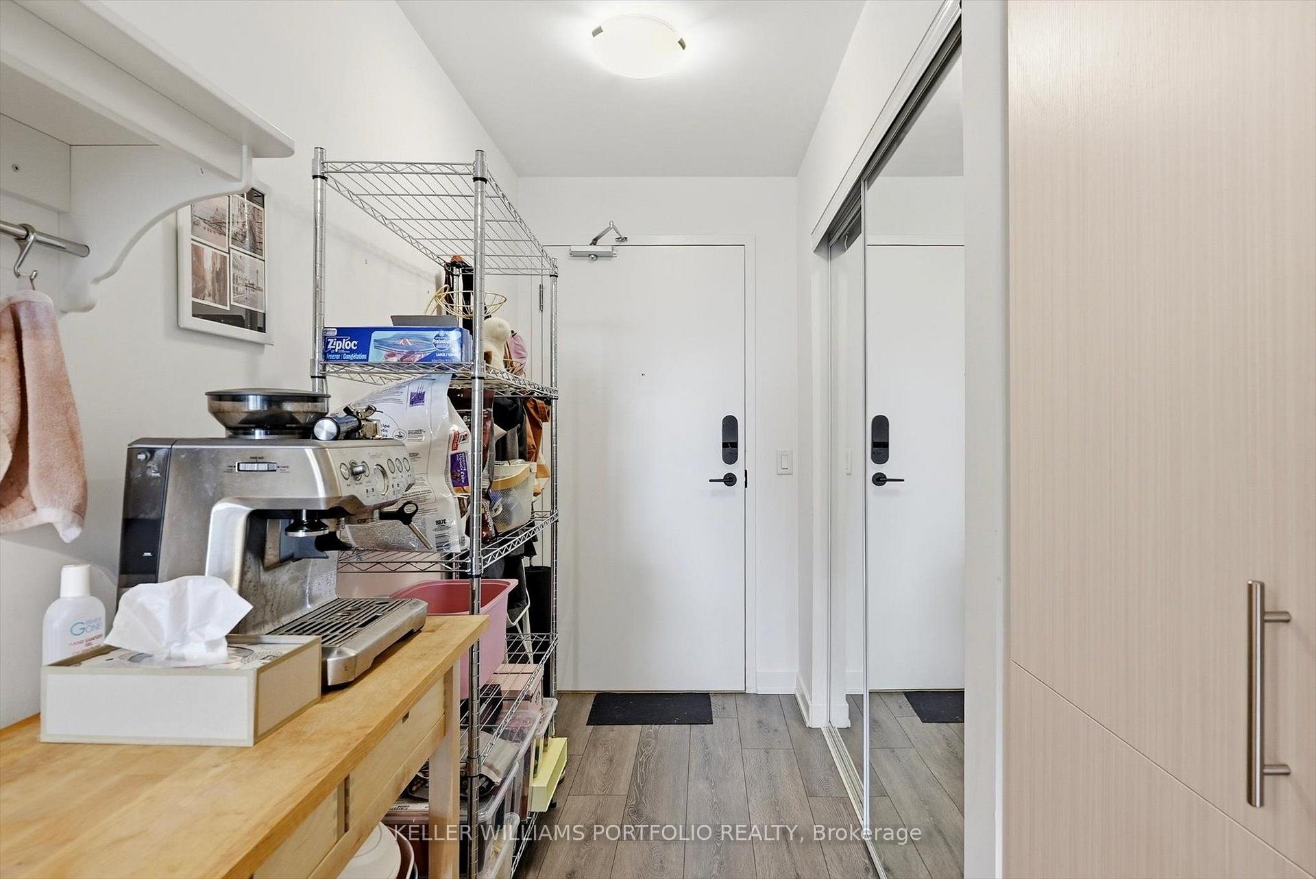 Photo 5 of Unit 806, 95 Oneida Crescent, Richmond Hill, Langstaff — HOMEH