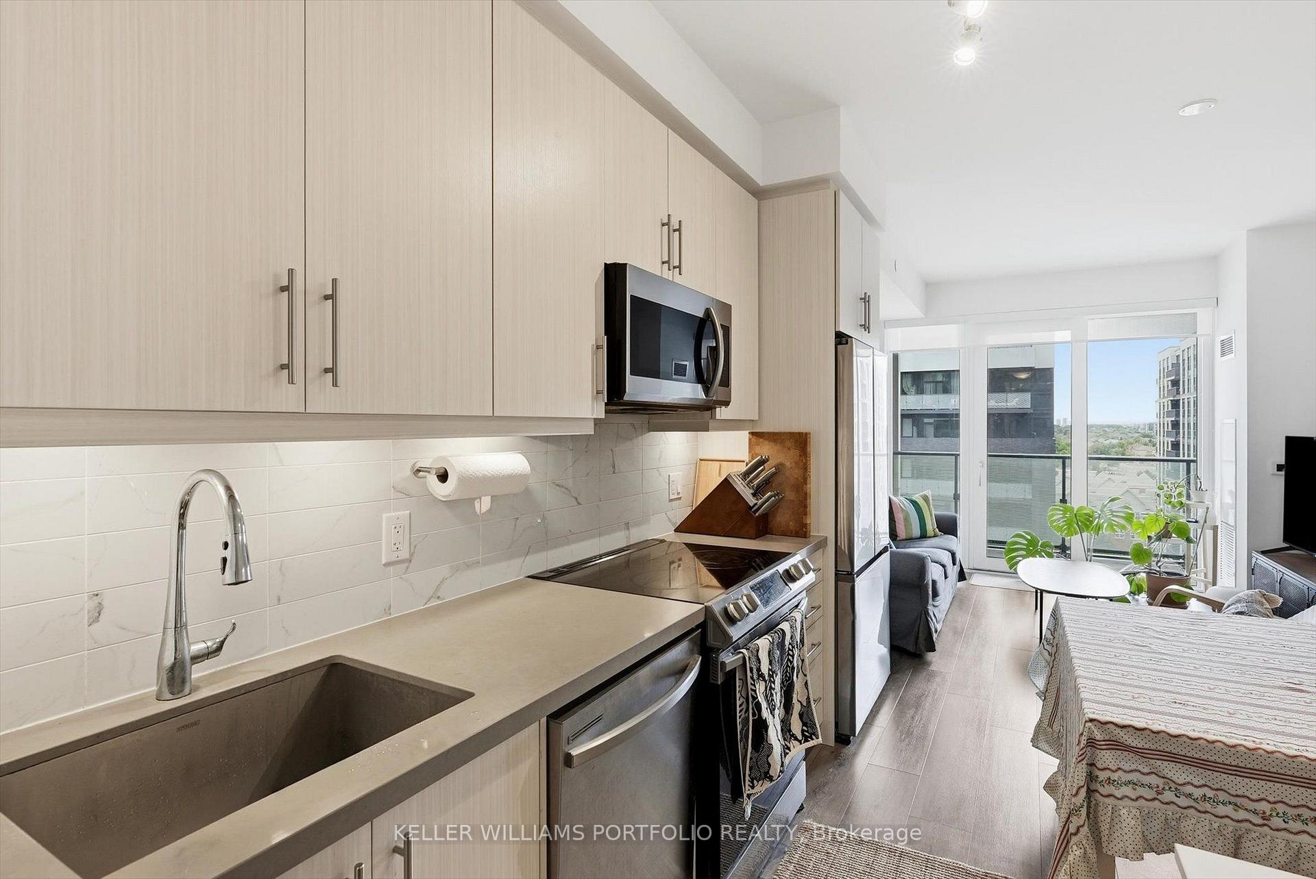 Photo 7 of Unit 806, 95 Oneida Crescent, Richmond Hill, Langstaff — HOMEH
