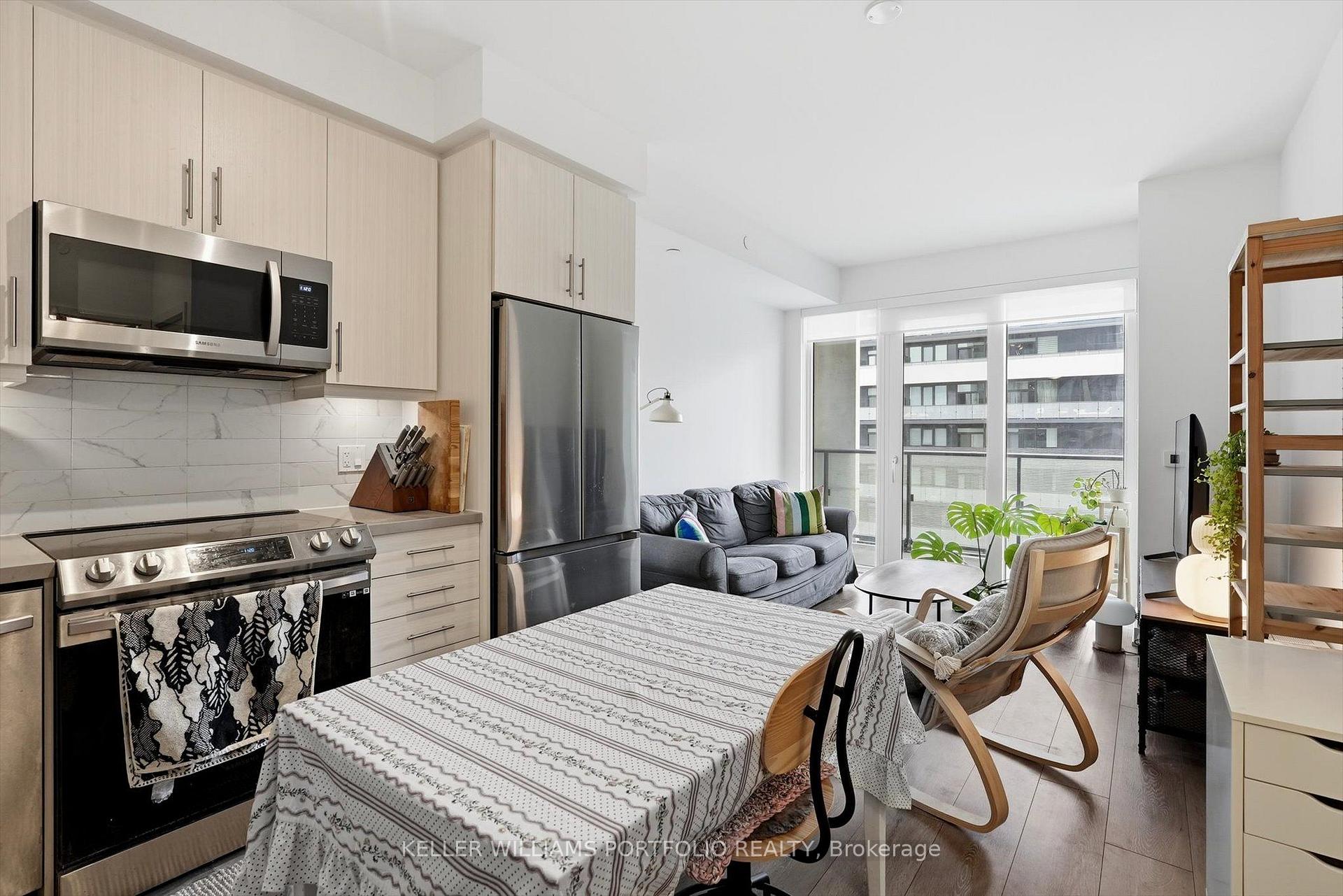 Photo 9 of Unit 806, 95 Oneida Crescent, Richmond Hill, Langstaff — HOMEH