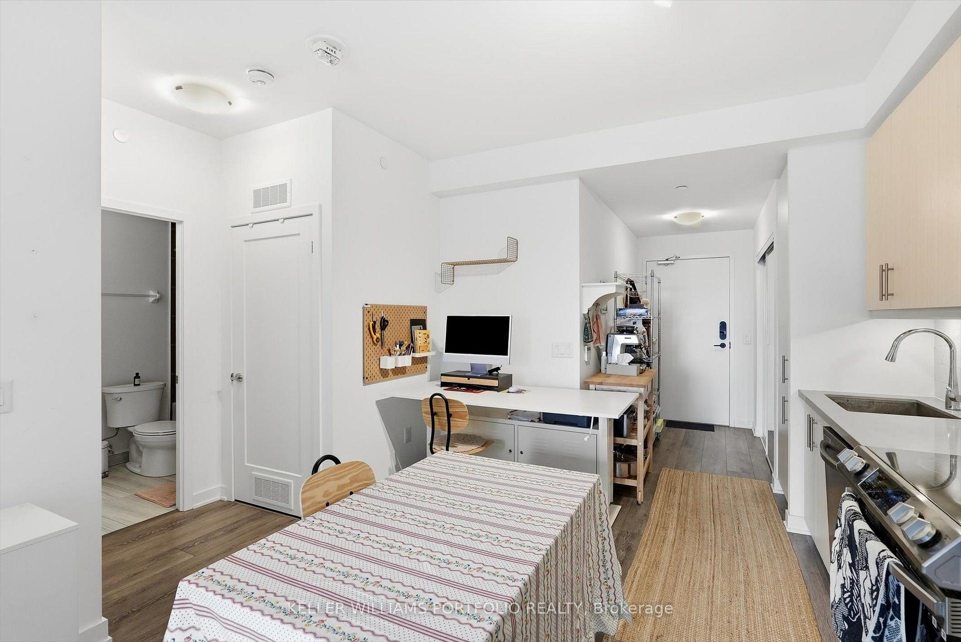 Photo 10 of Unit 806, 95 Oneida Crescent, Richmond Hill, Langstaff — HOMEH