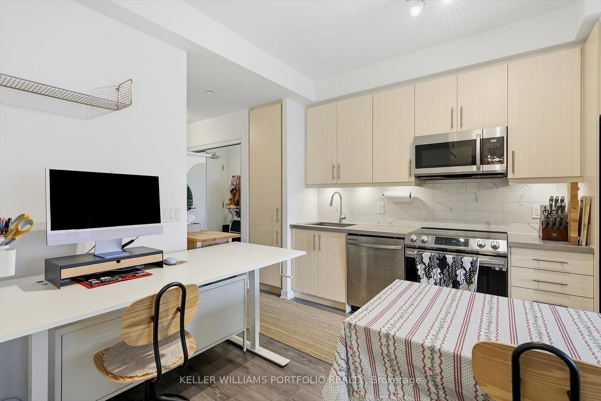 Photo 12 of Unit 806, 95 Oneida Crescent, Richmond Hill, Langstaff — HOMEH