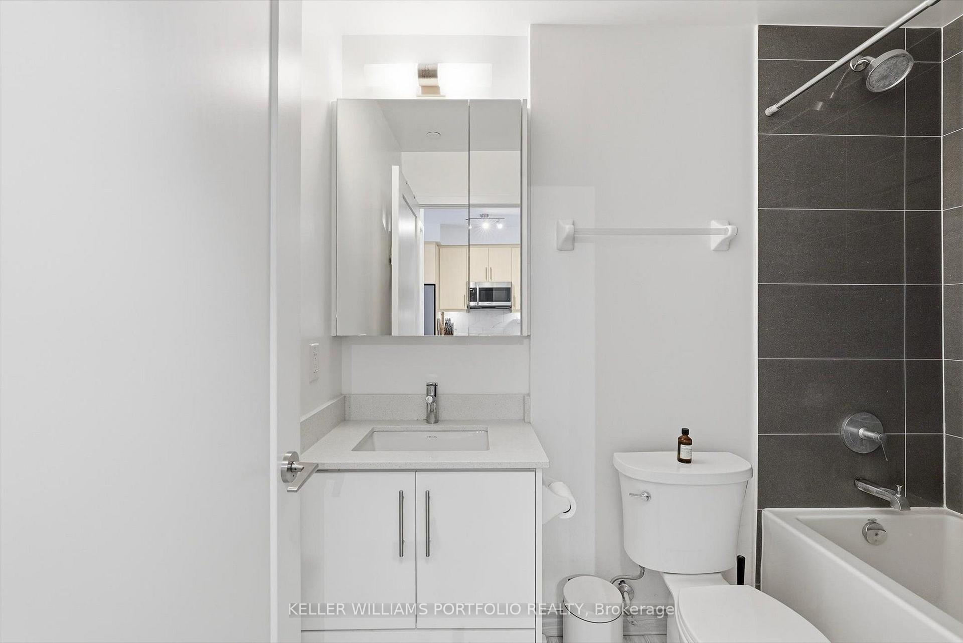 Photo 21 of Unit 806, 95 Oneida Crescent, Richmond Hill, Langstaff — HOMEH