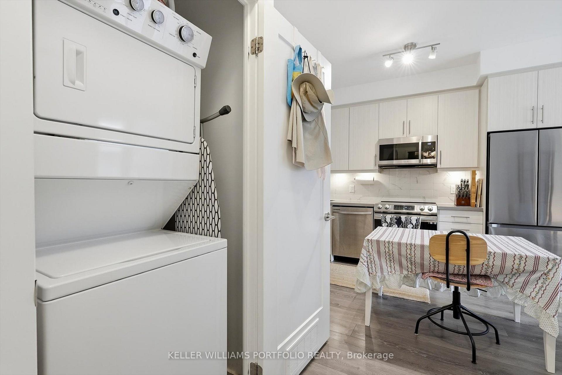 Photo 22 of Unit 806, 95 Oneida Crescent, Richmond Hill, Langstaff — HOMEH