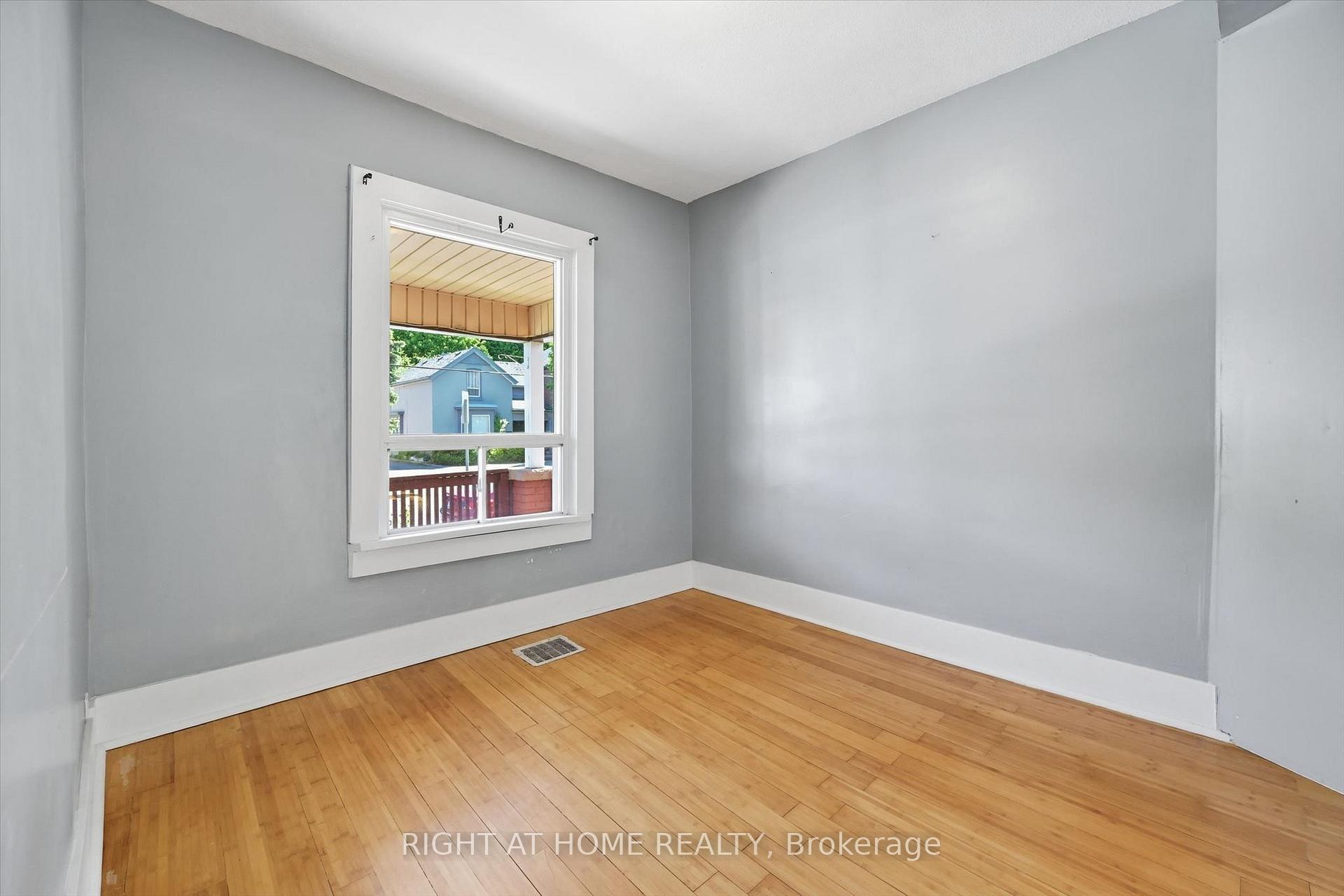 Photo 5 of 343 Cumberland Avenue, Hamilton, Blakeley — HOMEH