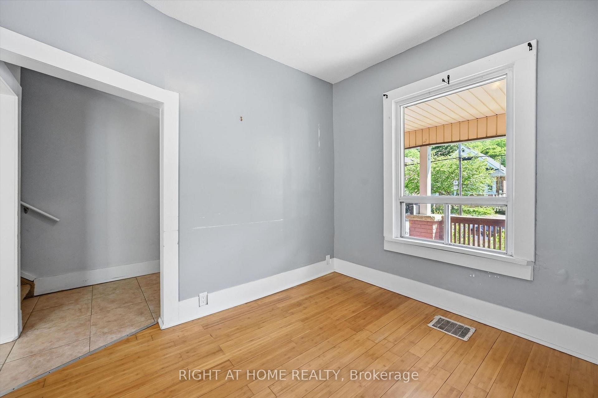 Photo 6 of 343 Cumberland Avenue, Hamilton, Blakeley — HOMEH