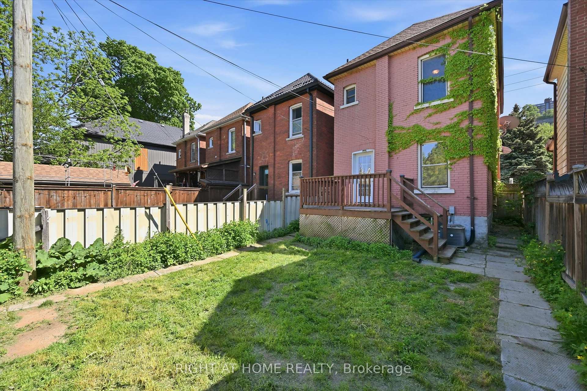 Photo 11 of 343 Cumberland Avenue, Hamilton, Blakeley — HOMEH