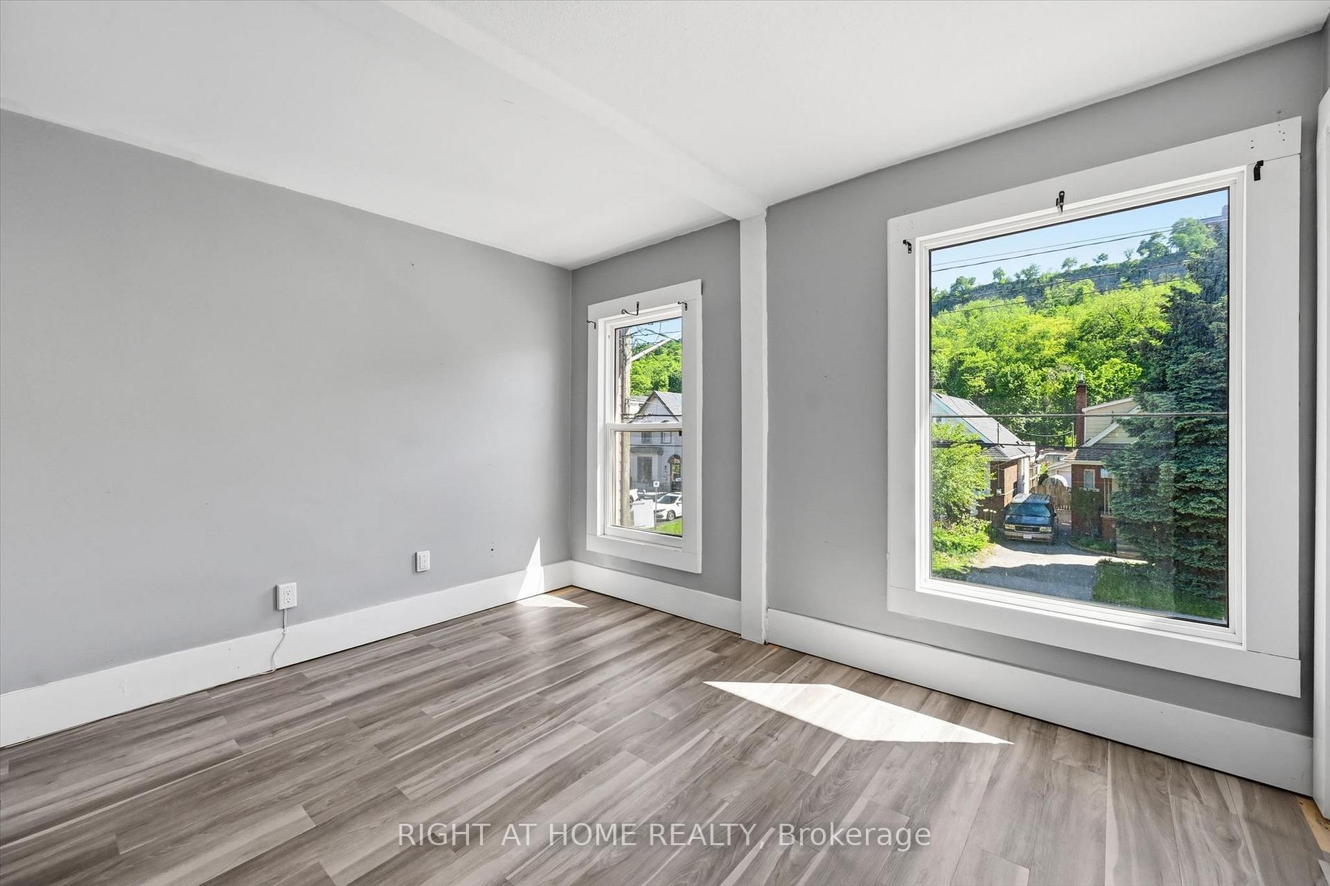 Photo 16 of 343 Cumberland Avenue, Hamilton, Blakeley — HOMEH