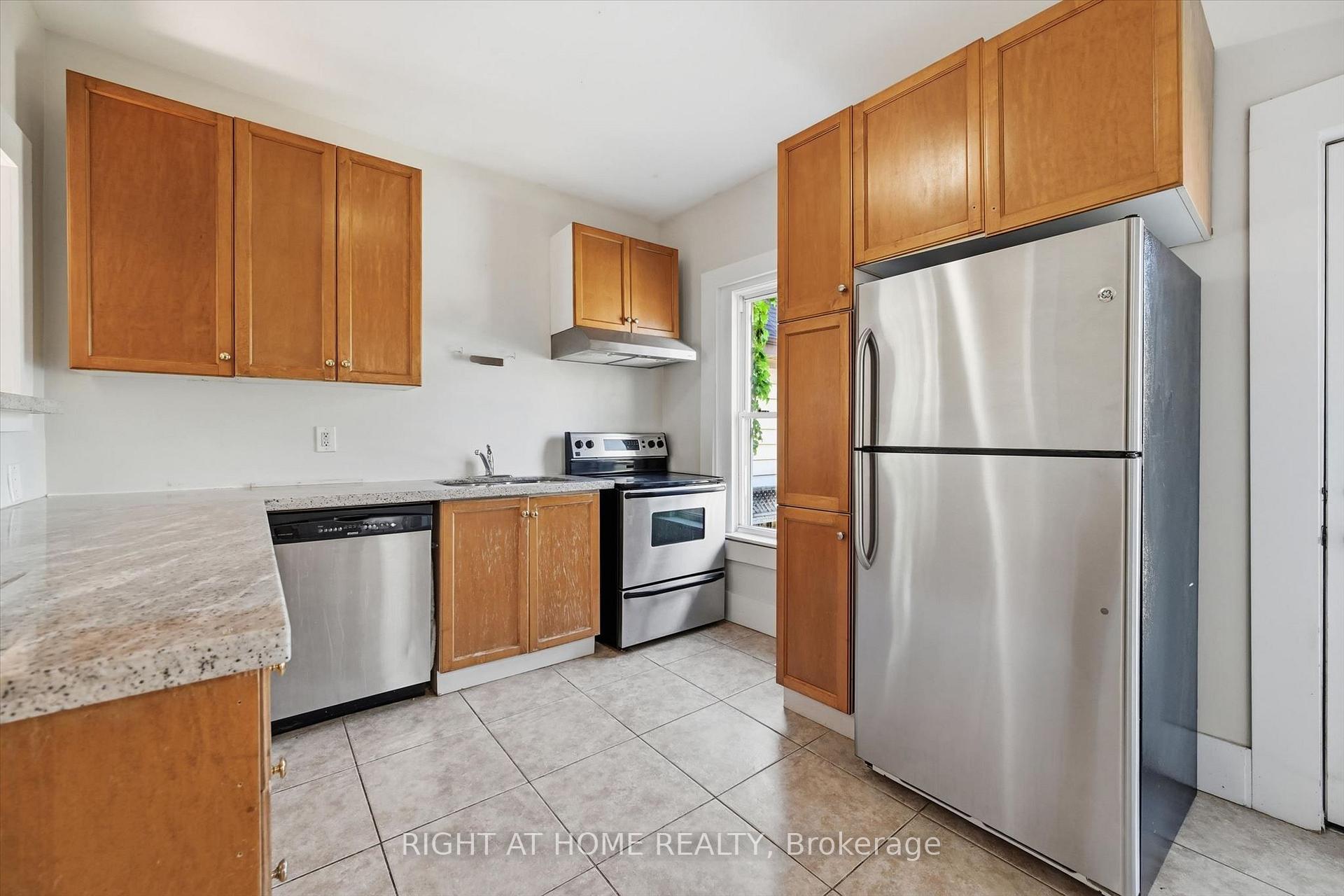 Photo 31 of 343 Cumberland Avenue, Hamilton, Blakeley — HOMEH