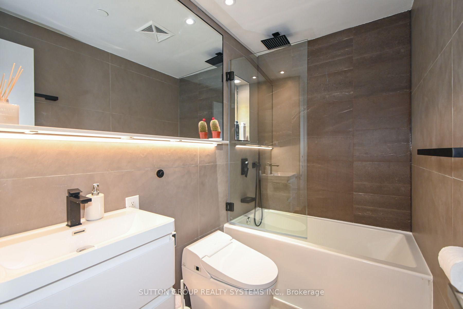 Photo 11 of Unit 2004, 125 Peter Street, Toronto, Waterfront Communities — HOMEH