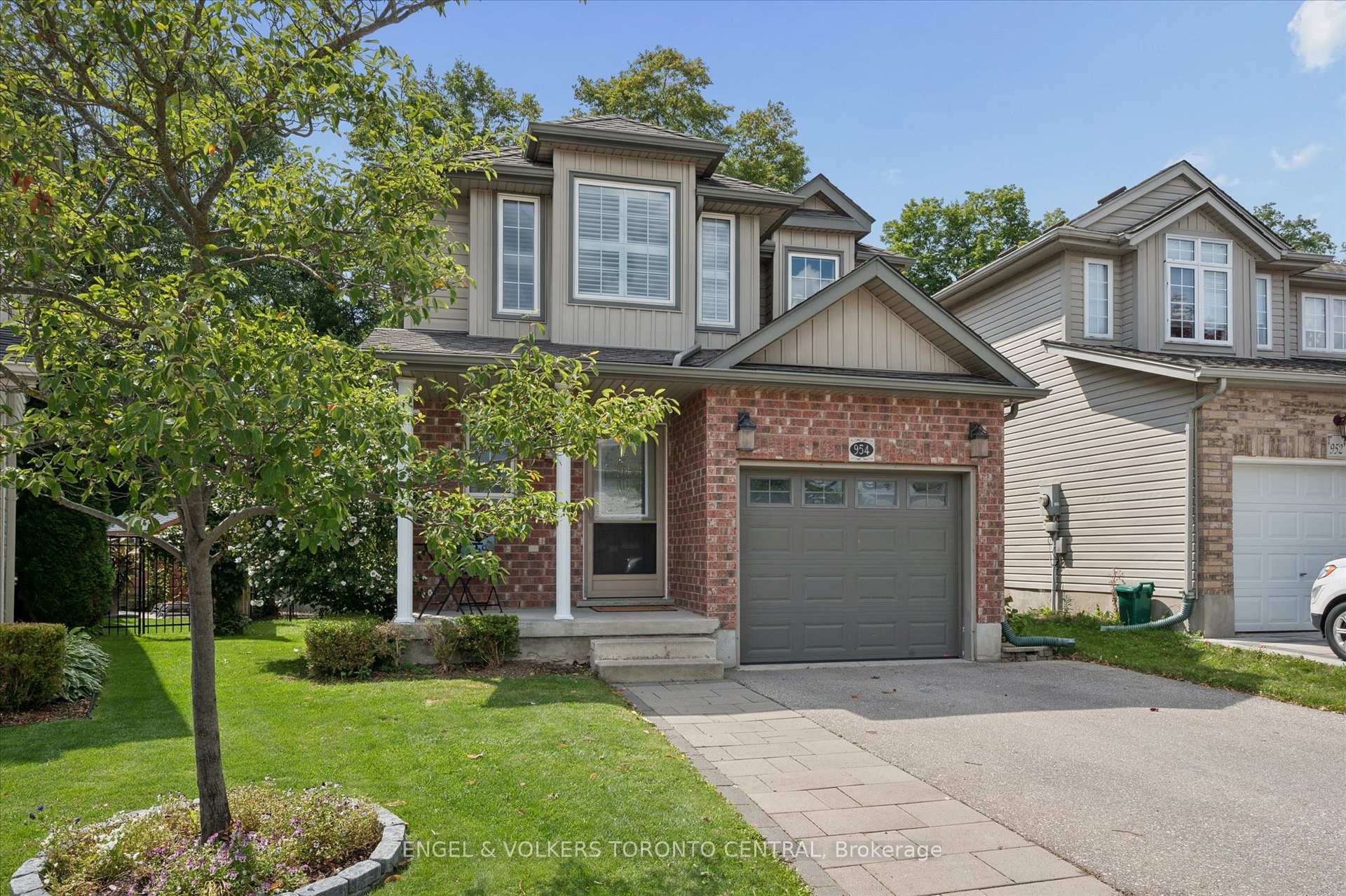 Photo 2 of 954 Atlantic Boulevard, Waterloo, Eastbridge — HOMEH