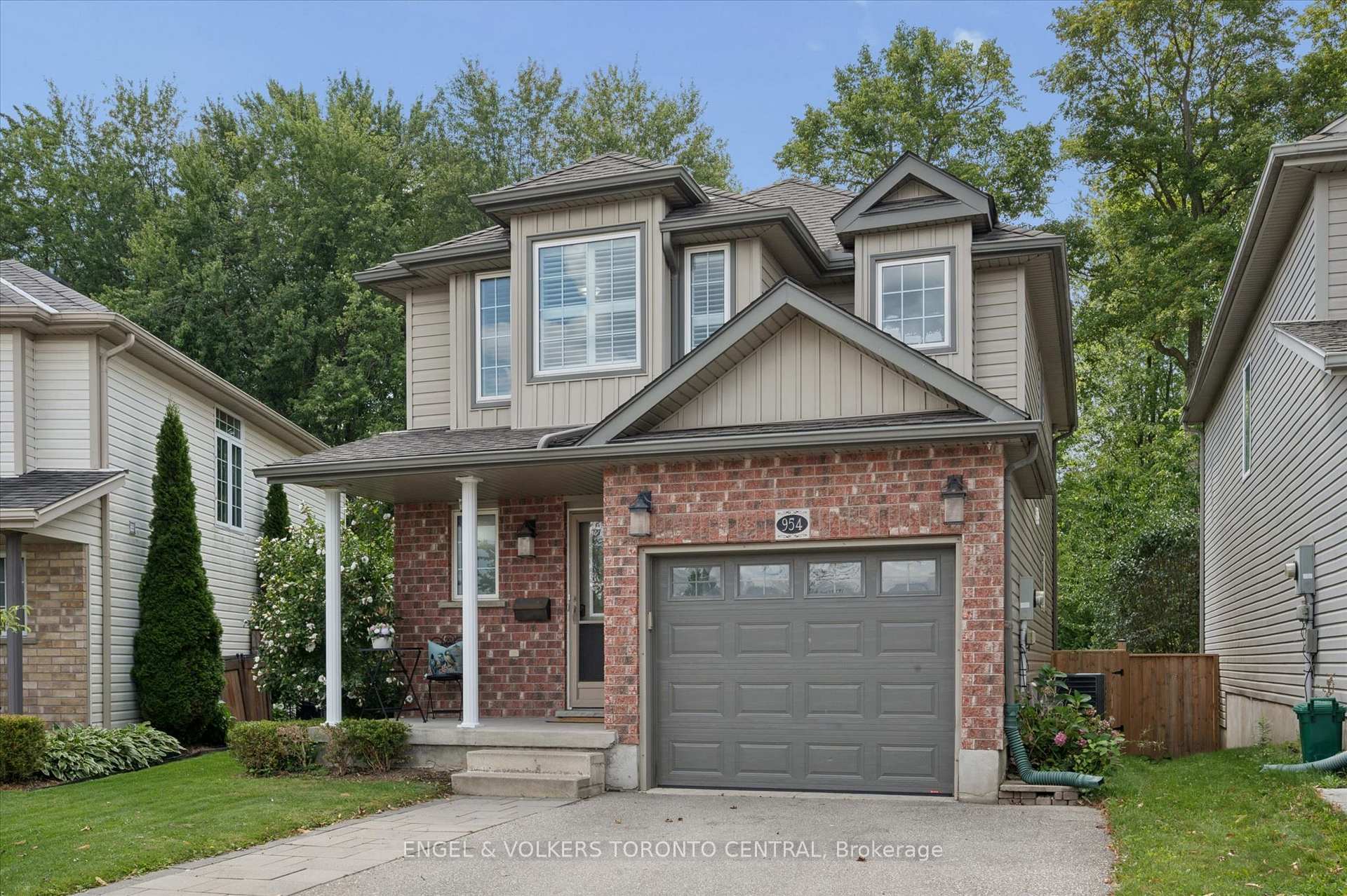 Photo 3 of 954 Atlantic Boulevard, Waterloo, Eastbridge — HOMEH