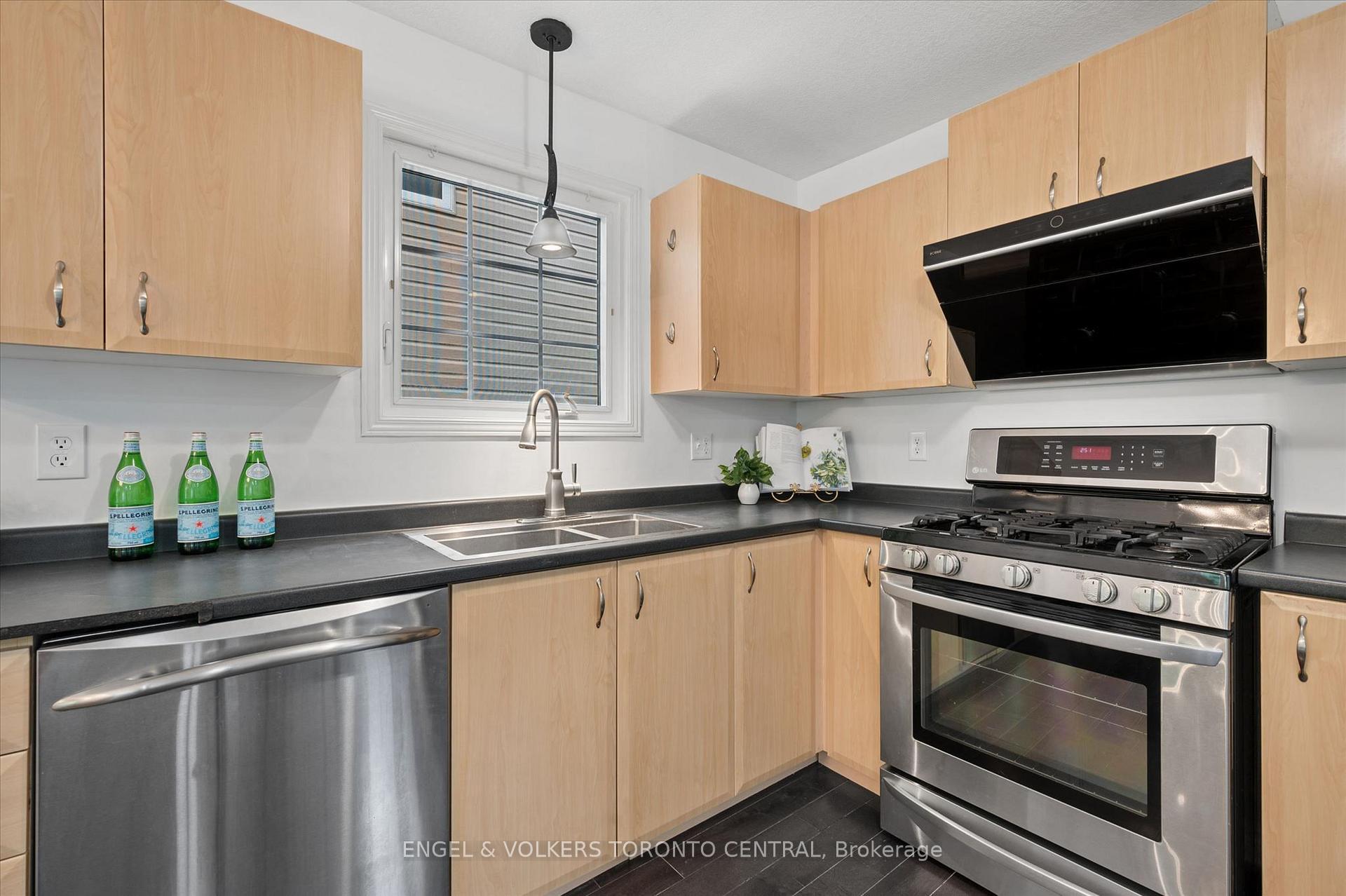 Photo 12 of 954 Atlantic Boulevard, Waterloo, Eastbridge — HOMEH