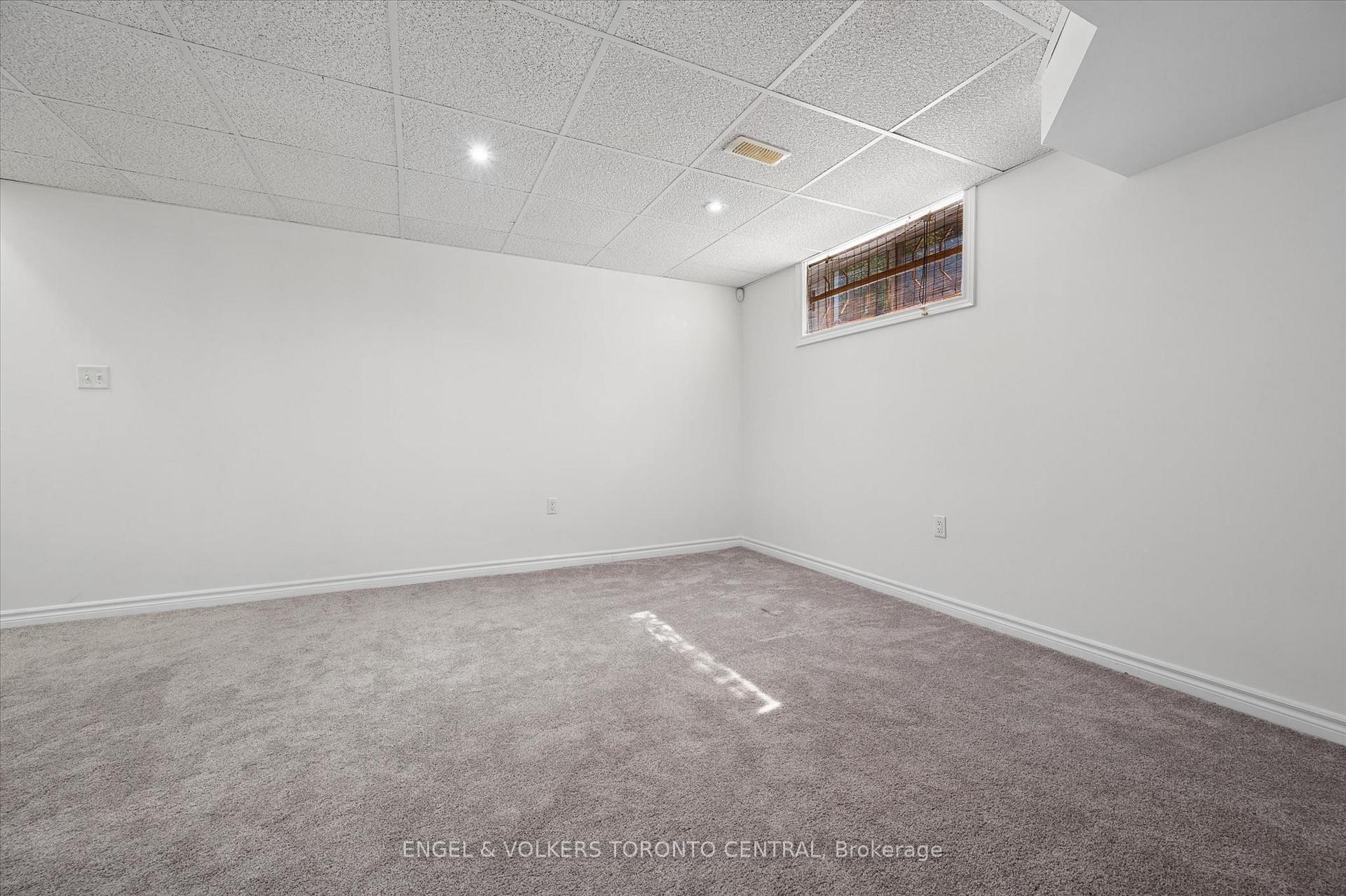 Photo 26 of 954 Atlantic Boulevard, Waterloo, Eastbridge — HOMEH