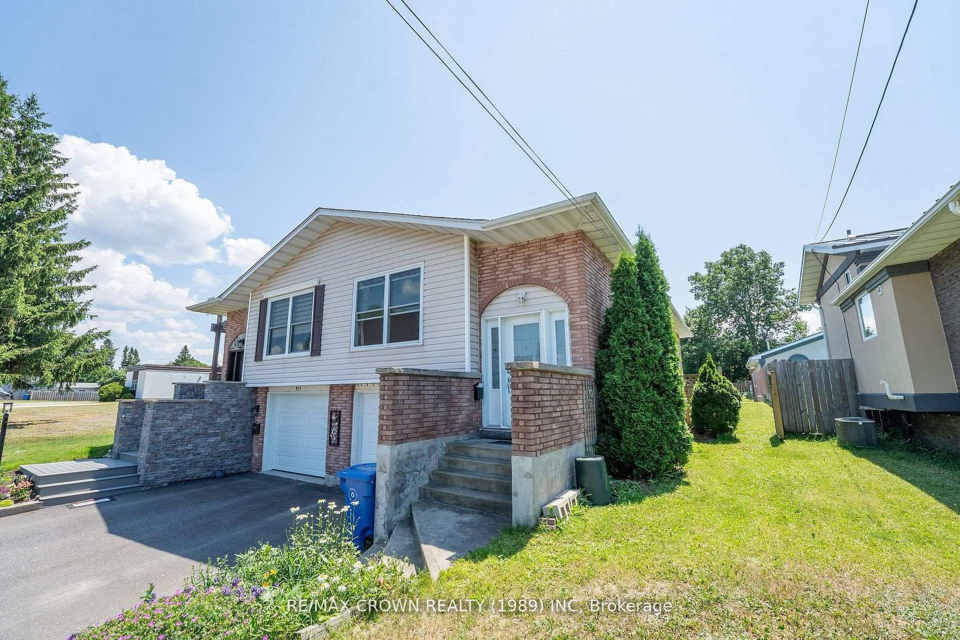 Photo 2 of 307 McKenzie Avenue, North Bay, Widdifield — HOMEH
