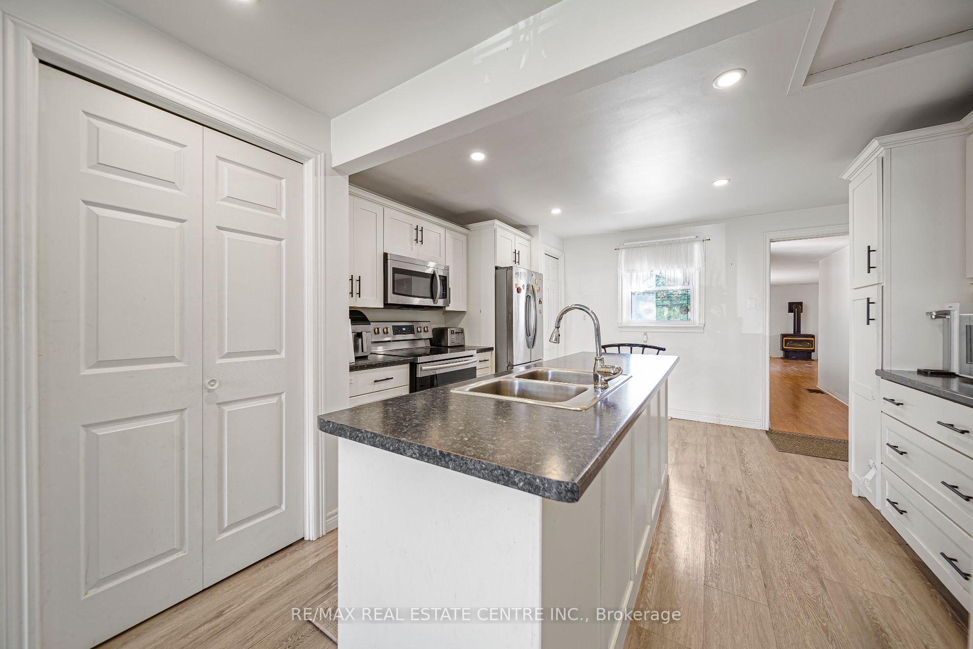 Photo 11 of 24 Park Street, Aylmer — HOMEH