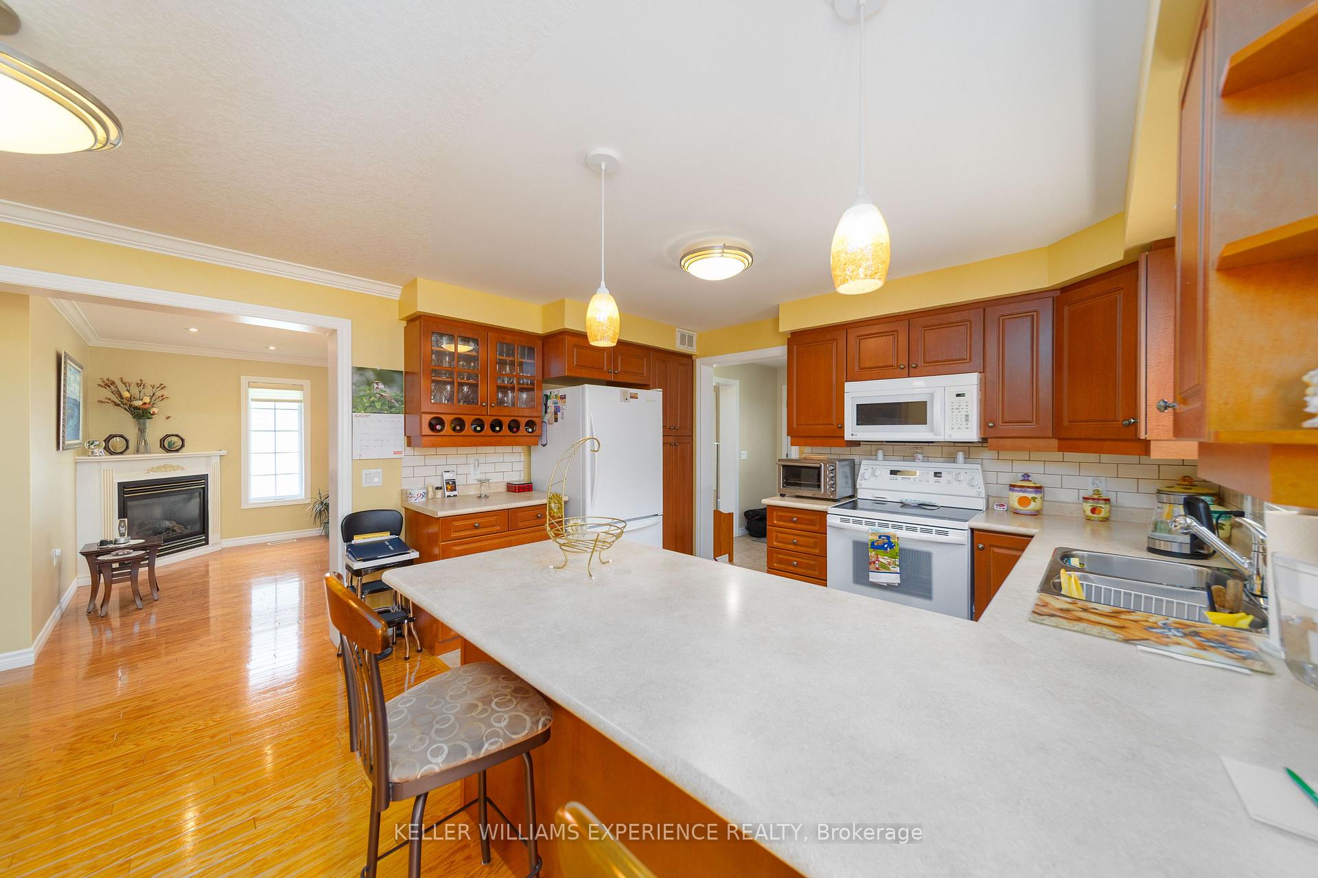 Photo 5 of 6 Virginia Avenue, Wasaga Beach — HOMEH