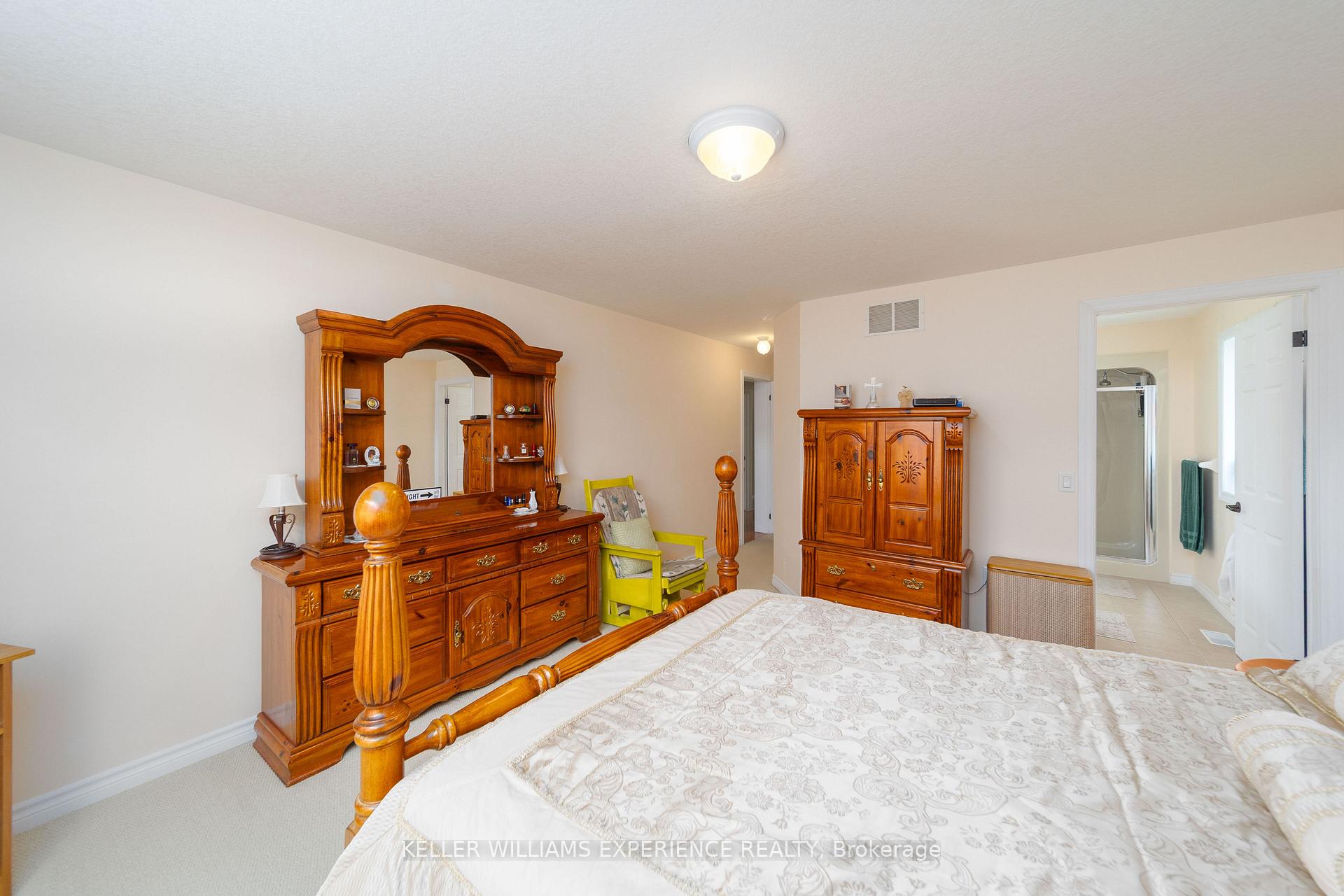 Photo 14 of 6 Virginia Avenue, Wasaga Beach — HOMEH