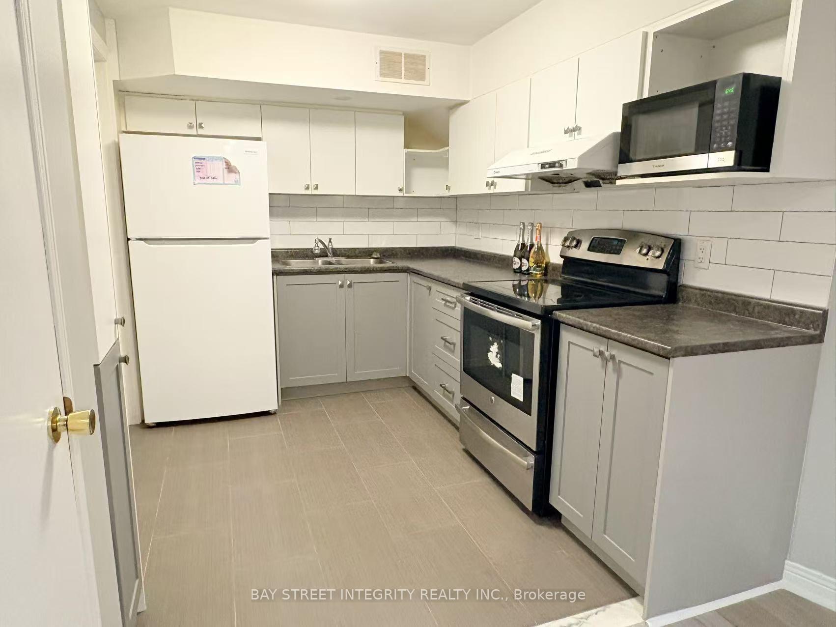Photo 5 of 414 River Glen Boulevard, Oakville, River Oaks — HOMEH