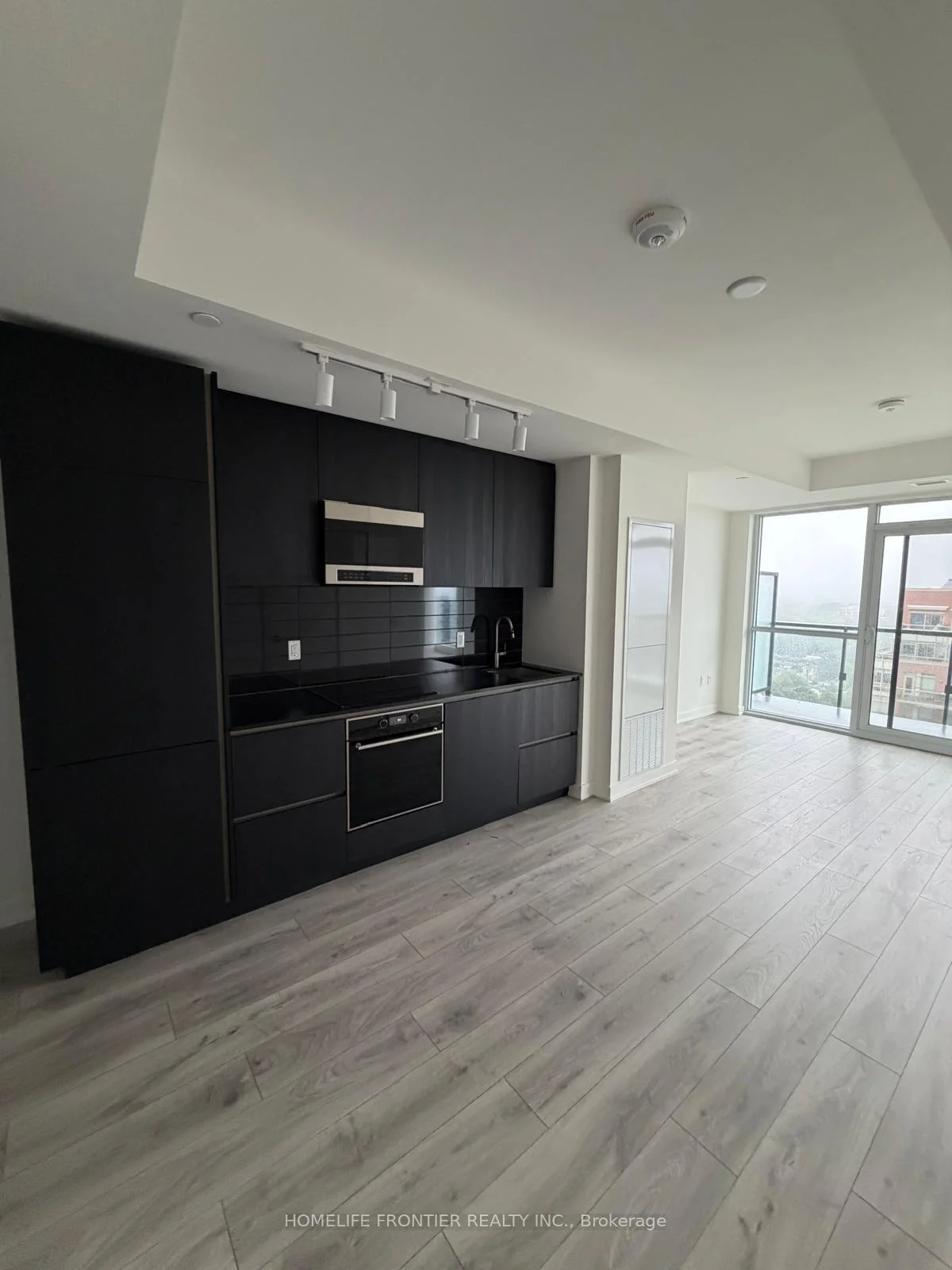 Photo 3 of Unit 1705, 120 Broadway Avenue, Toronto, Mount Pleasant West — HOMEH