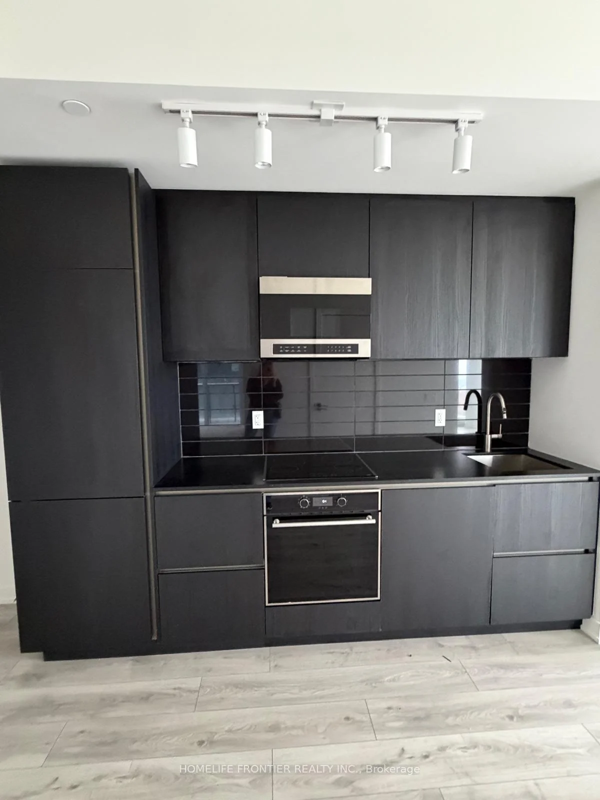 Photo 4 of Unit 1705, 120 Broadway Avenue, Toronto, Mount Pleasant West — HOMEH
