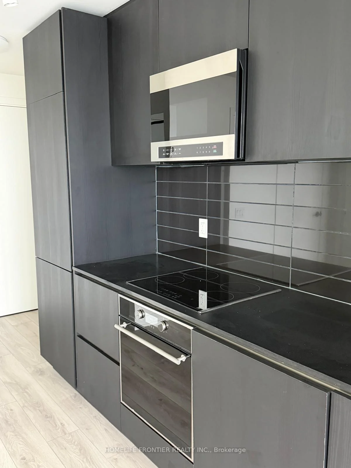 Photo 5 of Unit 1705, 120 Broadway Avenue, Toronto, Mount Pleasant West — HOMEH