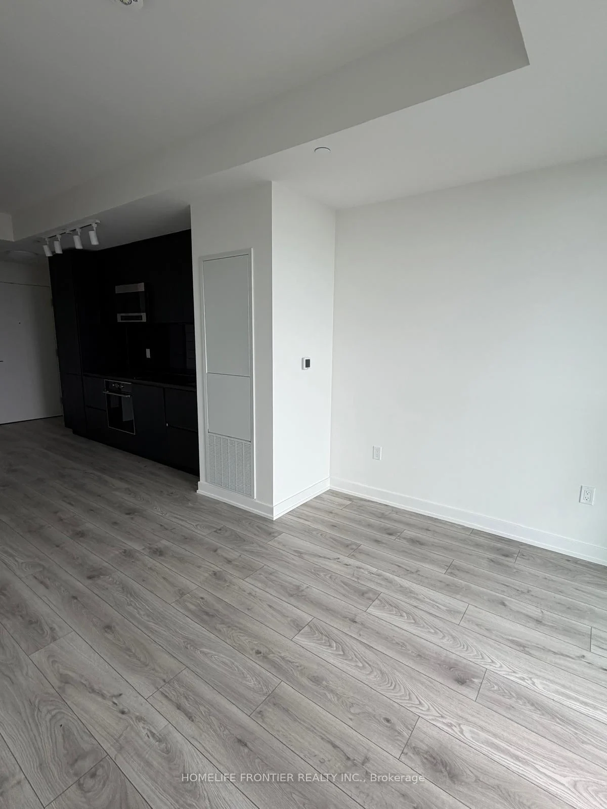 Photo 6 of Unit 1705, 120 Broadway Avenue, Toronto, Mount Pleasant West — HOMEH