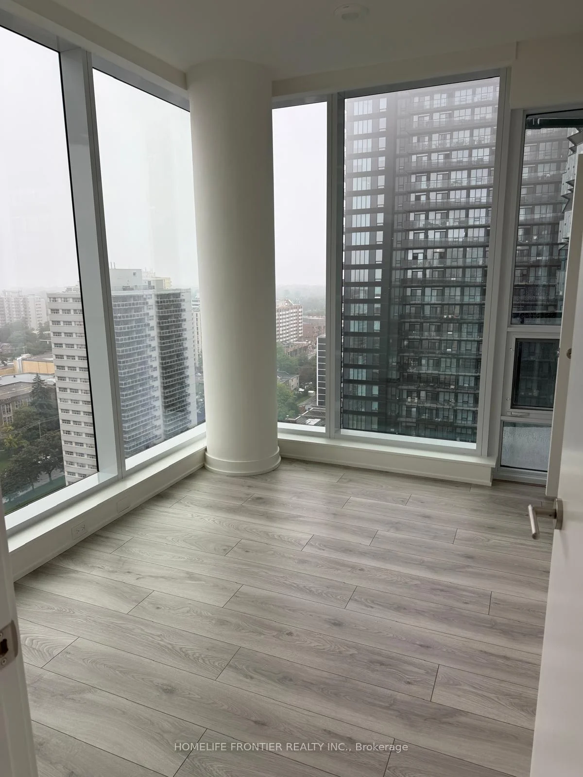 Photo 8 of Unit 1705, 120 Broadway Avenue, Toronto, Mount Pleasant West — HOMEH