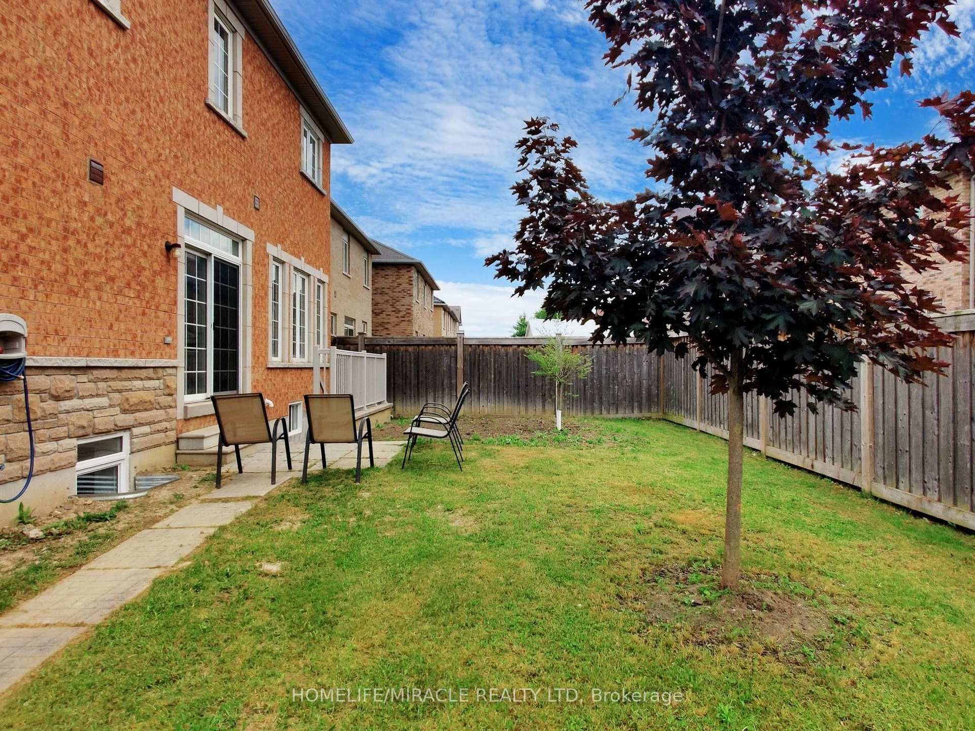 Photo 11 of Unit Upper, 63 Sleightholme Crescent, Brampton, Bram East — HOMEH