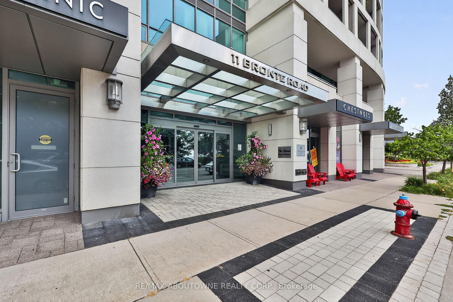 Photo 4 of Unit 808, 11 Bronte Road, Oakville, Bronte — HOMEH