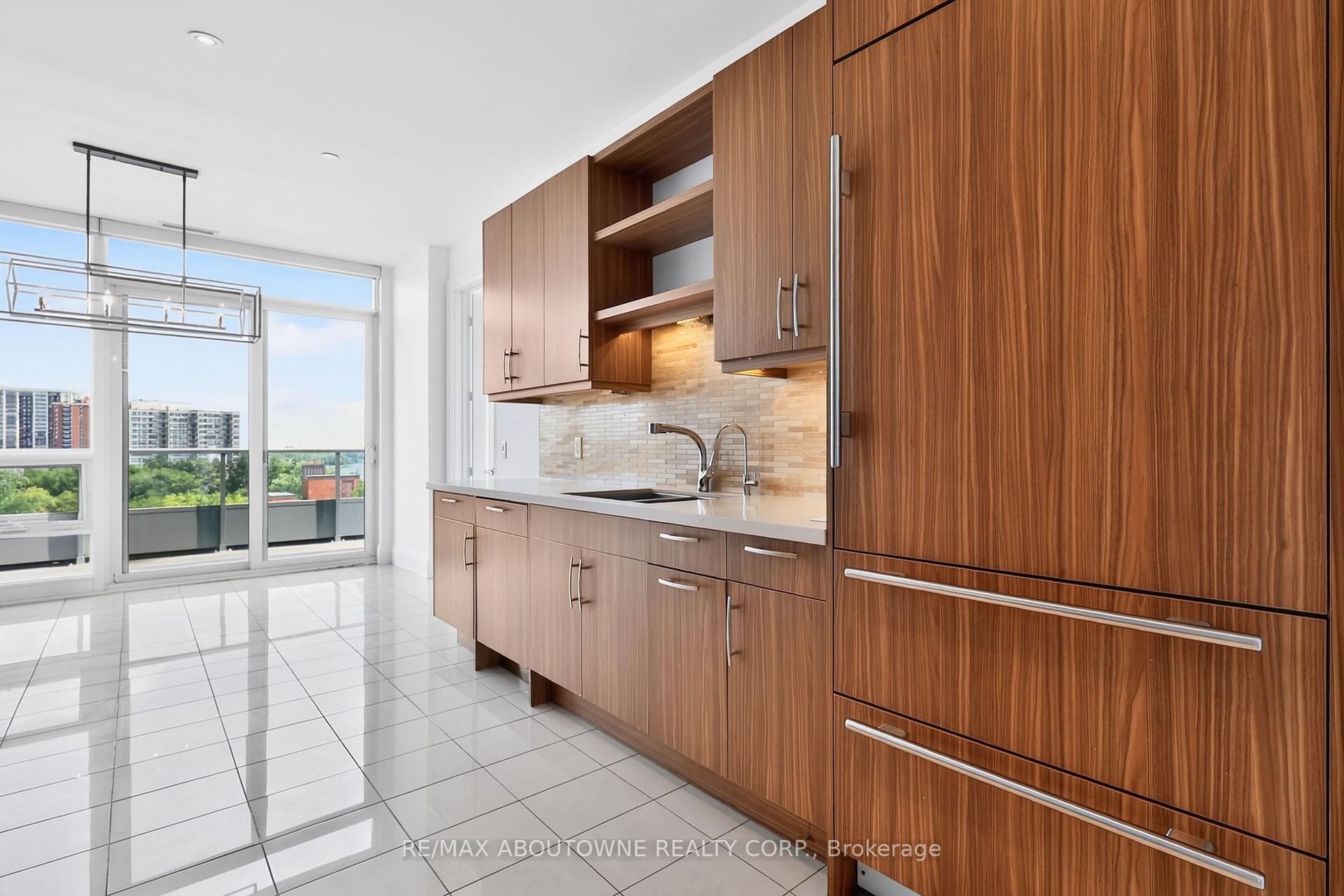 Photo 11 of Unit 808, 11 Bronte Road, Oakville, Bronte — HOMEH