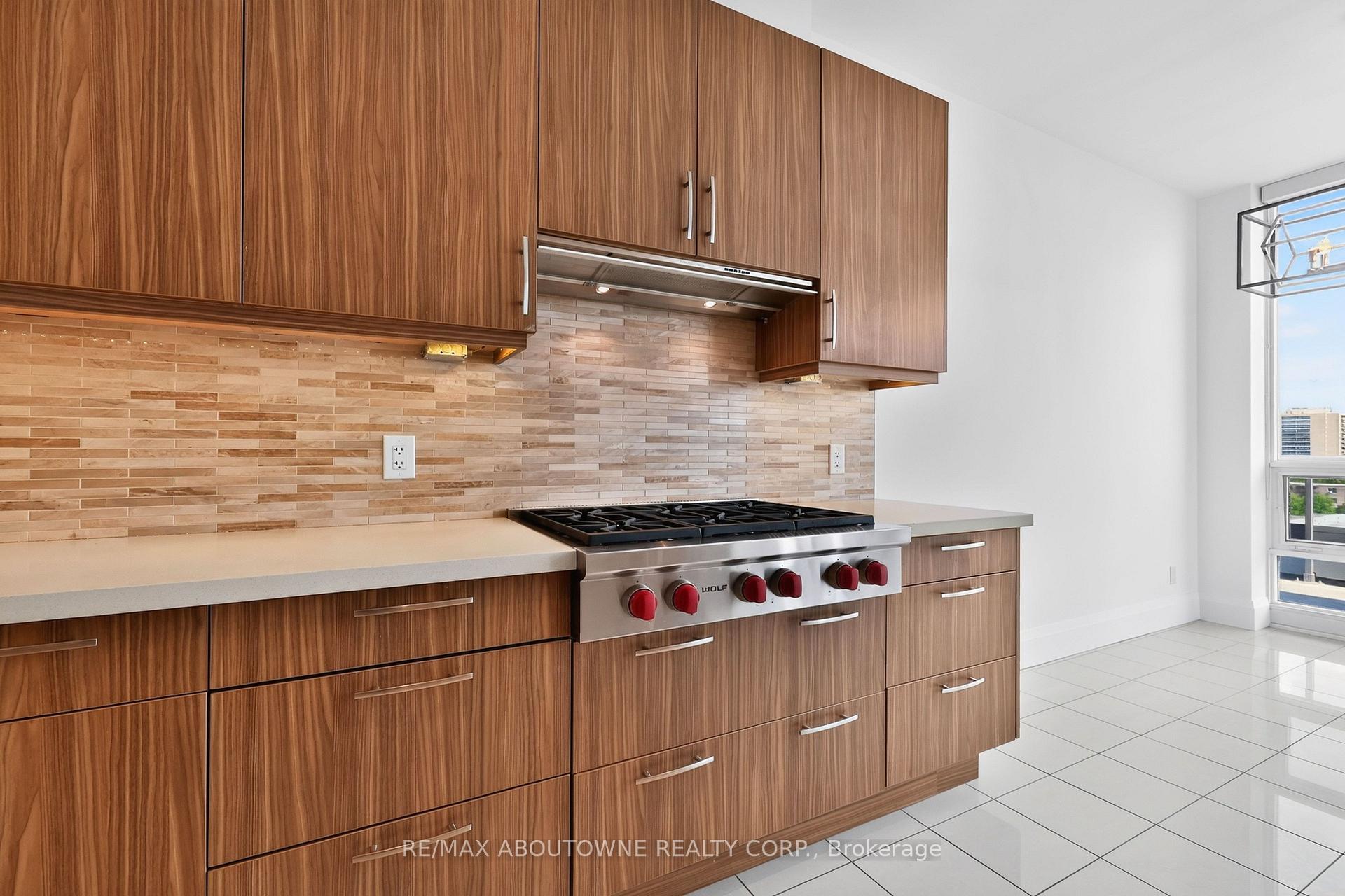Photo 12 of Unit 808, 11 Bronte Road, Oakville, Bronte — HOMEH