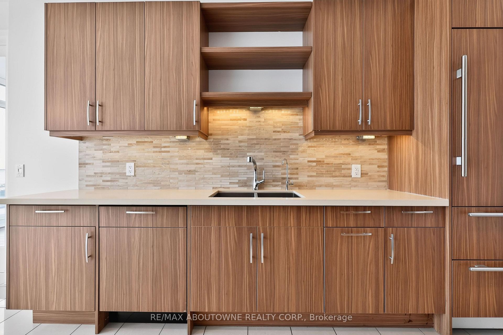 Photo 13 of Unit 808, 11 Bronte Road, Oakville, Bronte — HOMEH