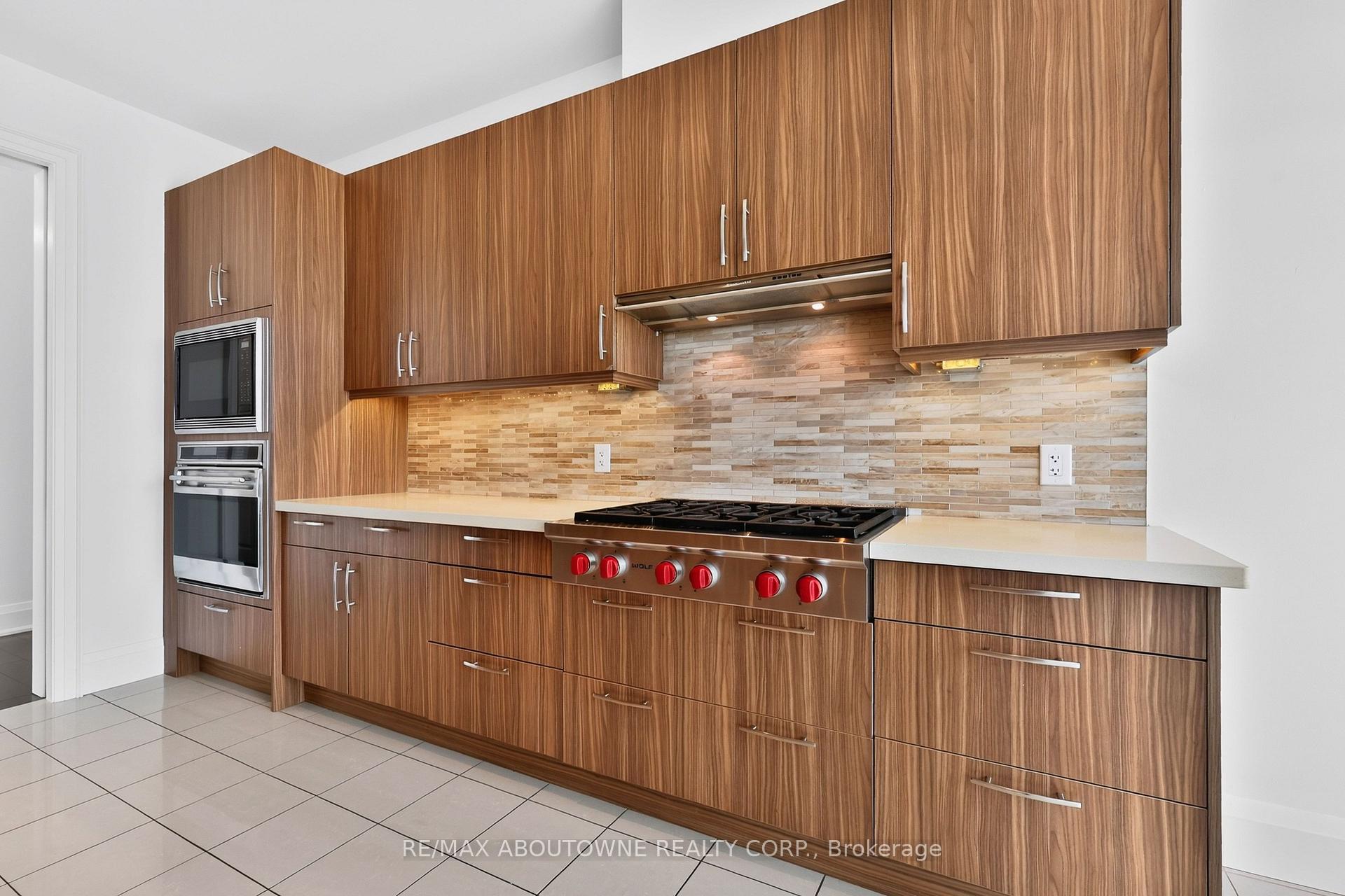 Photo 14 of Unit 808, 11 Bronte Road, Oakville, Bronte — HOMEH