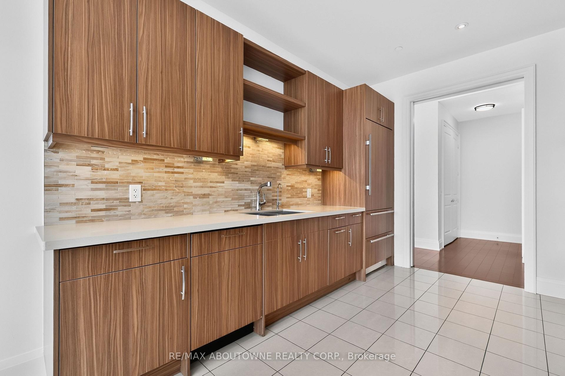 Photo 15 of Unit 808, 11 Bronte Road, Oakville, Bronte — HOMEH