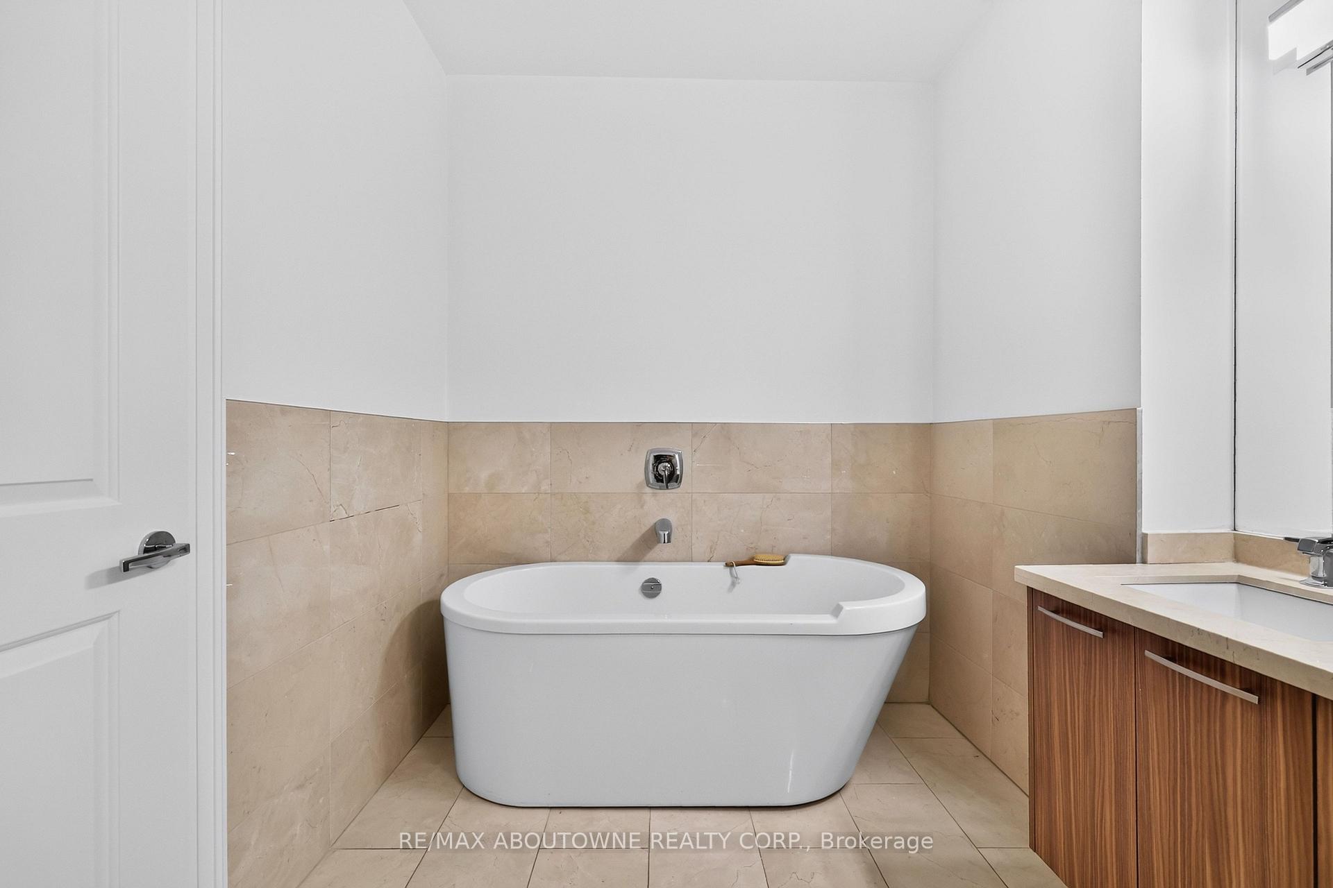 Photo 28 of Unit 808, 11 Bronte Road, Oakville, Bronte — HOMEH