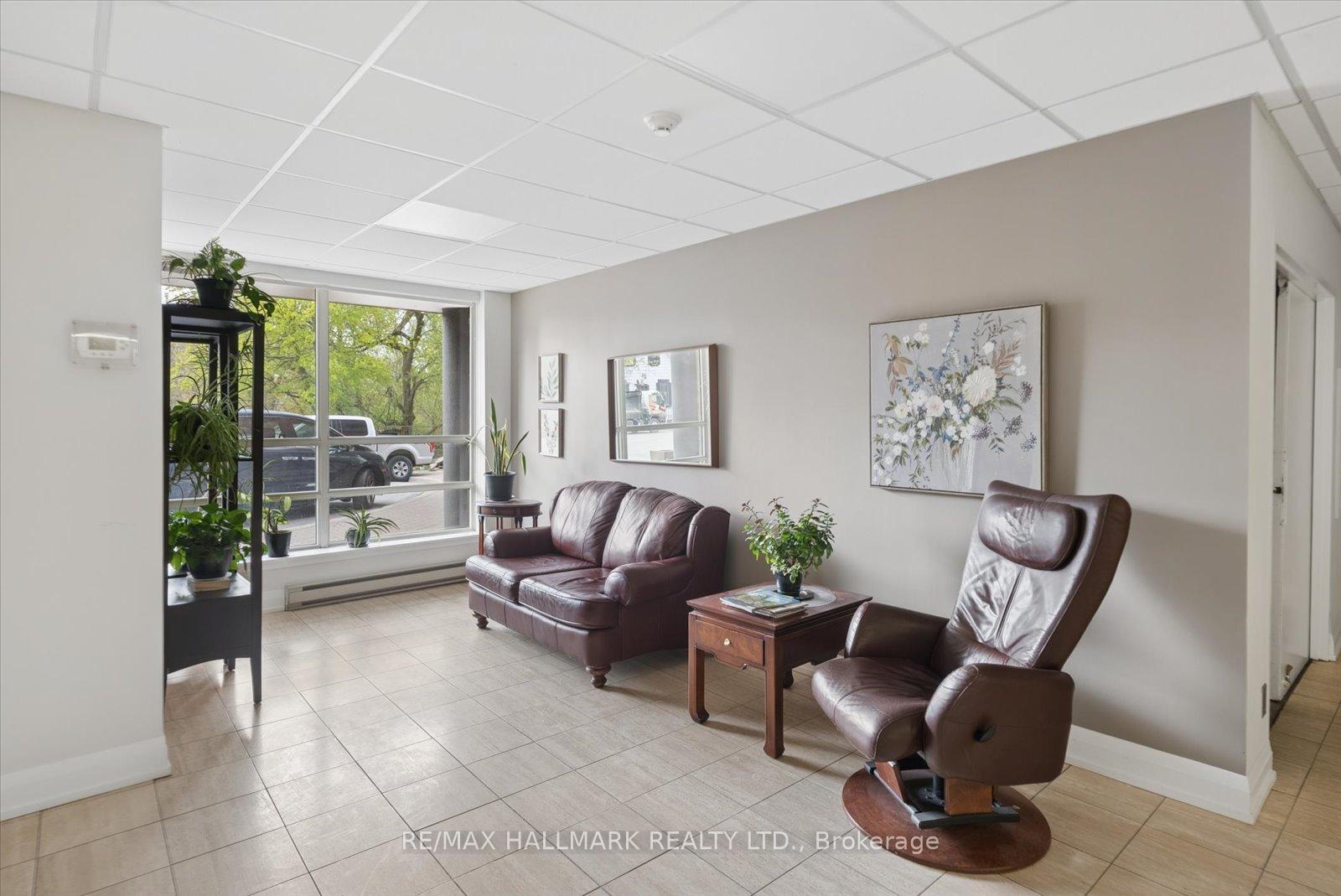 Photo 6 of Unit 302, 30 Wilson Street, Markham, Old Markham Village — HOMEH