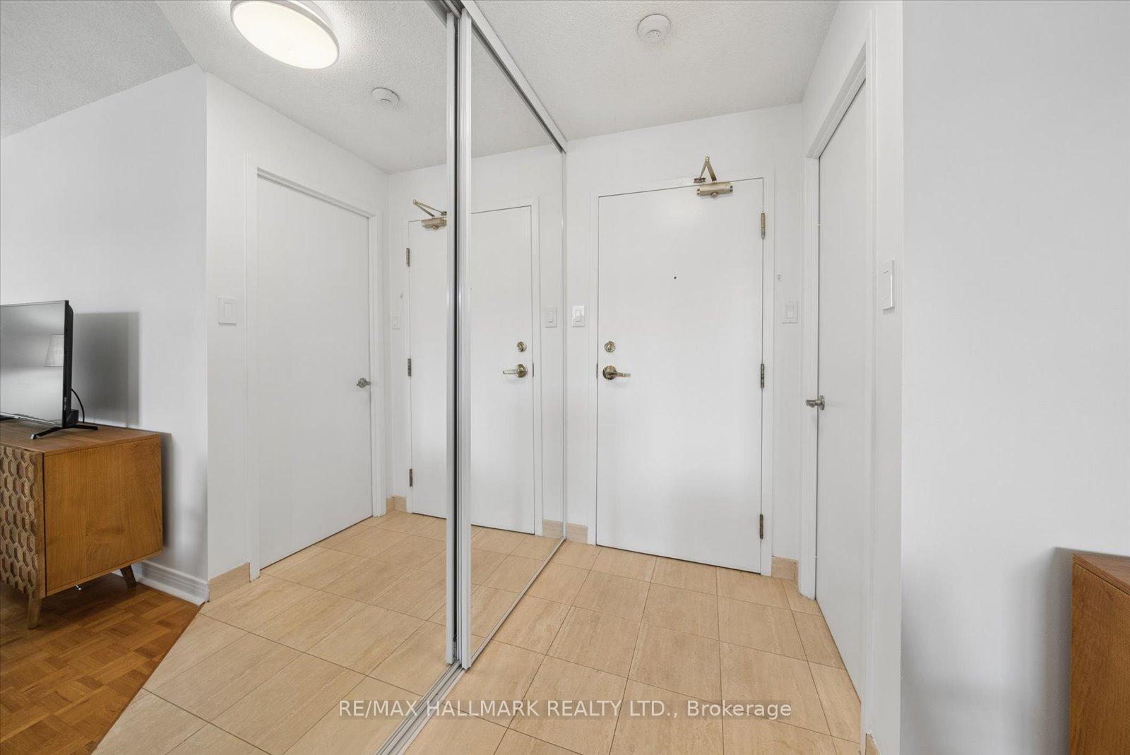 Photo 8 of Unit 302, 30 Wilson Street, Markham, Old Markham Village — HOMEH