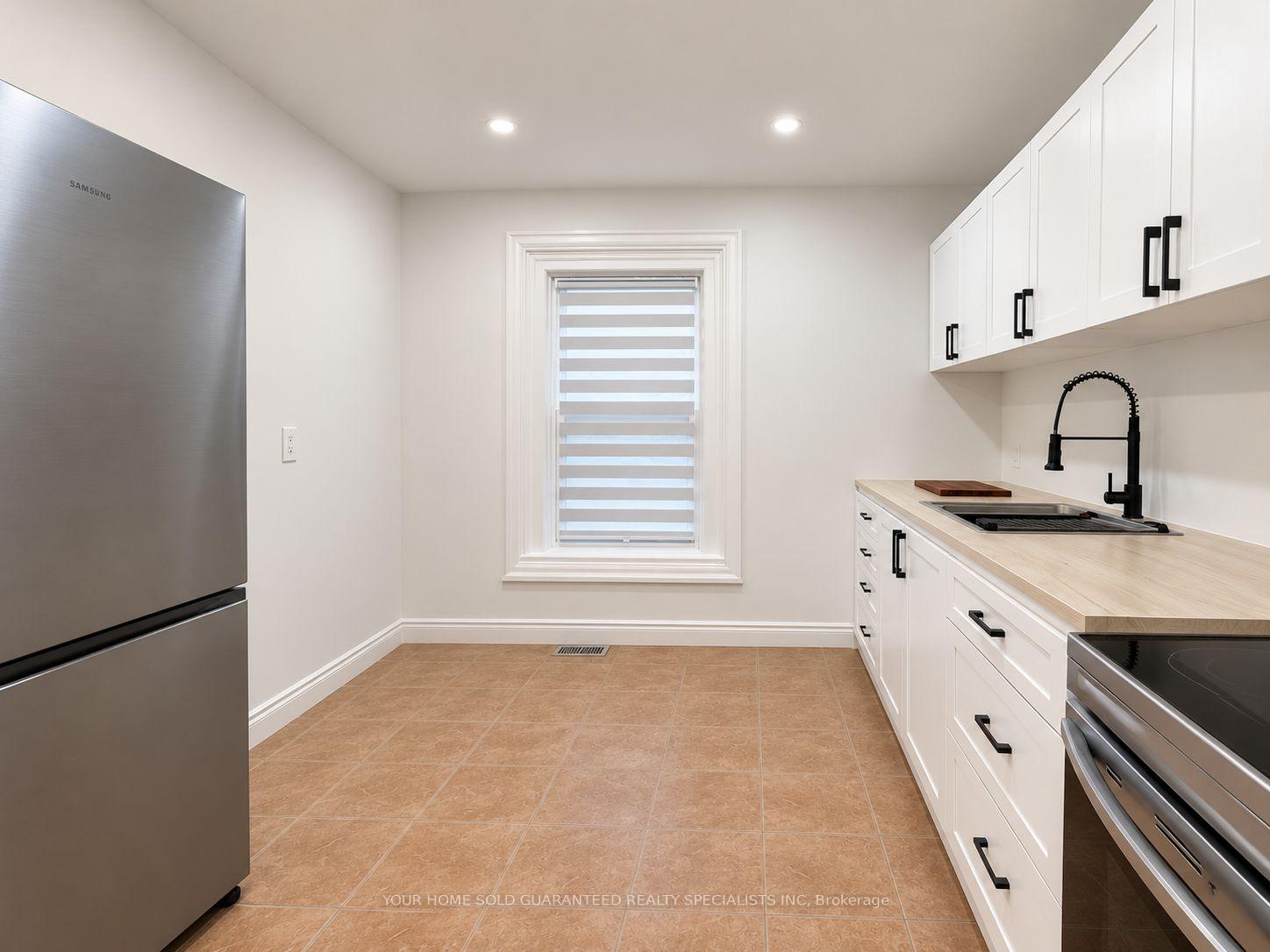 Photo 5 of Unit 2, 94 Wellington Street E, Aurora, Aurora Village — HOMEH