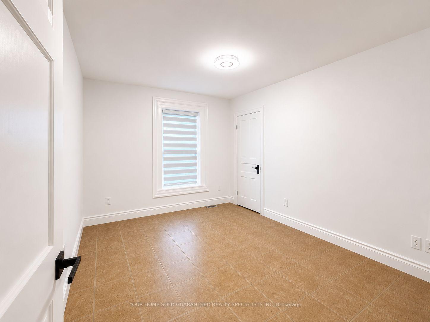 Photo 6 of Unit 2, 94 Wellington Street E, Aurora, Aurora Village — HOMEH