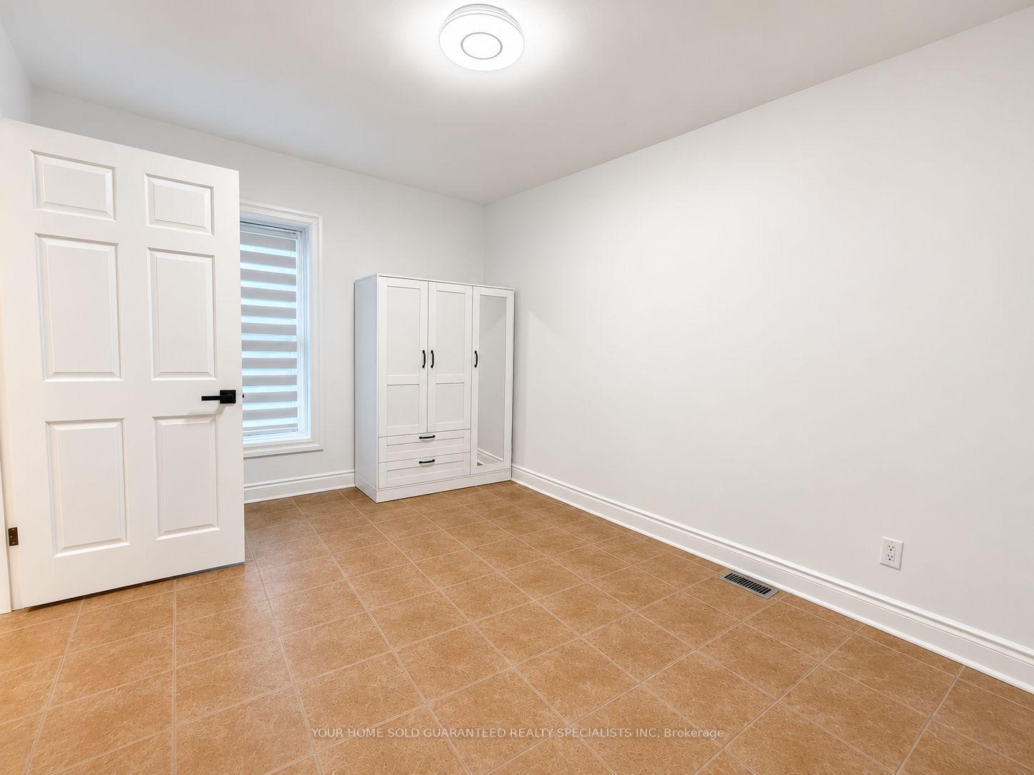 Photo 7 of Unit 2, 94 Wellington Street E, Aurora, Aurora Village — HOMEH